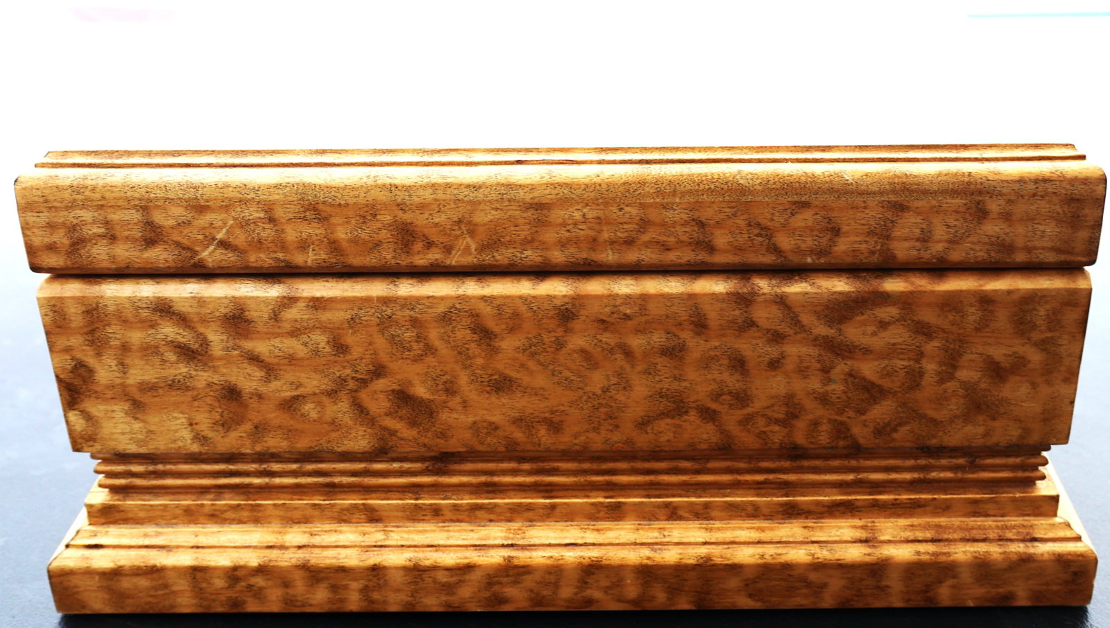 burl maple Italian humidor features a high-gloss finish, an integrated hygrometer, and a humidifier (1 of 7)