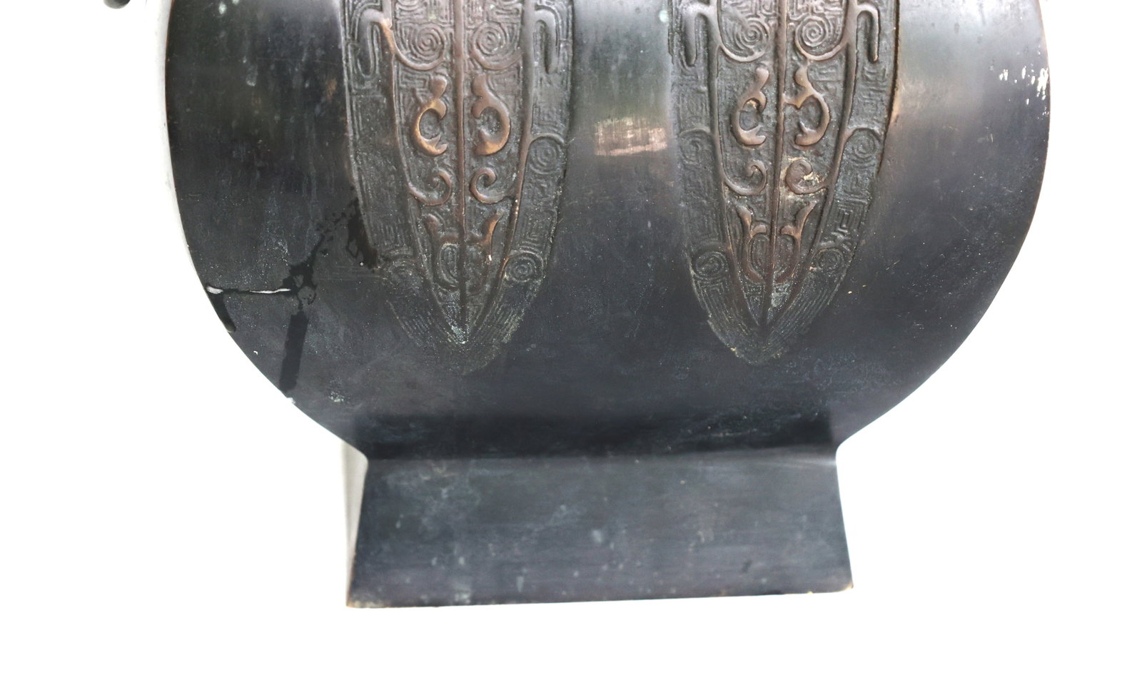 Chinese archaistic bronze vase (specifically a hu form) decorated with taotie mask designs. - 4
