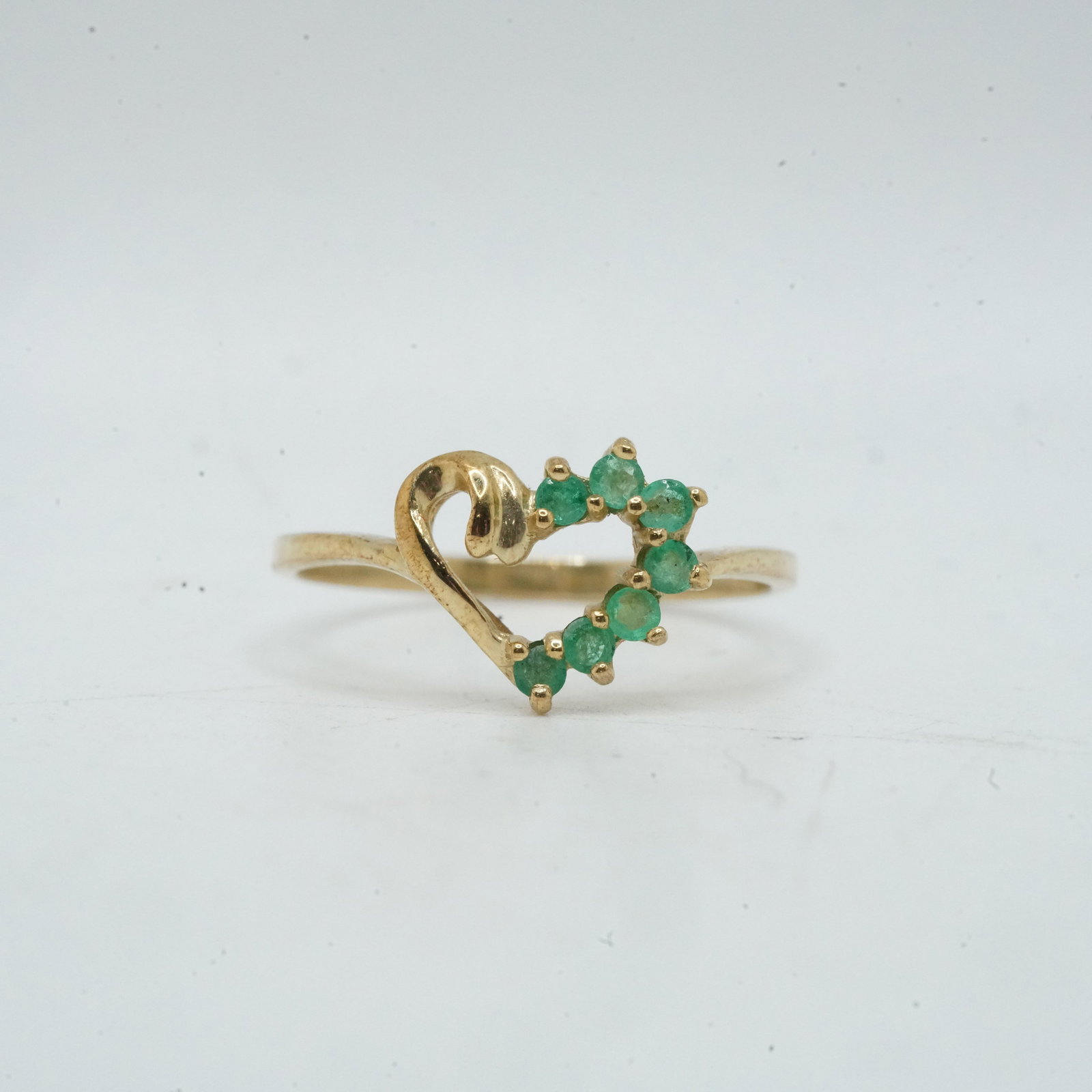 10K Yellow Gold 0.82 DWT [7] Emeralds Heart Ring Size 6.25 , 3/4 in. x 3/8 in. (1 of 7)