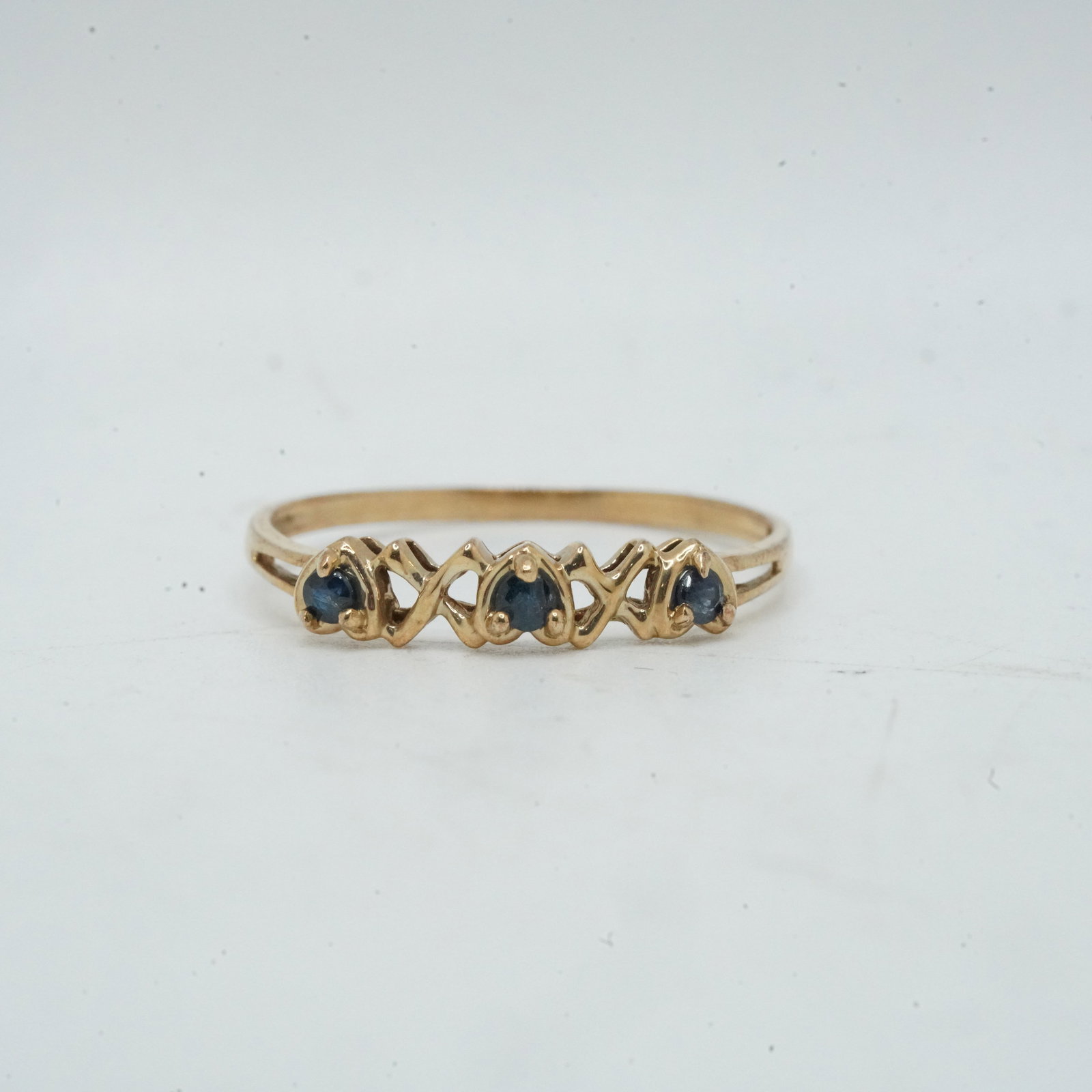 10K Yellow Gold 0.72 DWT XOX Ring Size 8 with 3 Sapphires , 3/4 in. x 1/8 in. (1 of 7)