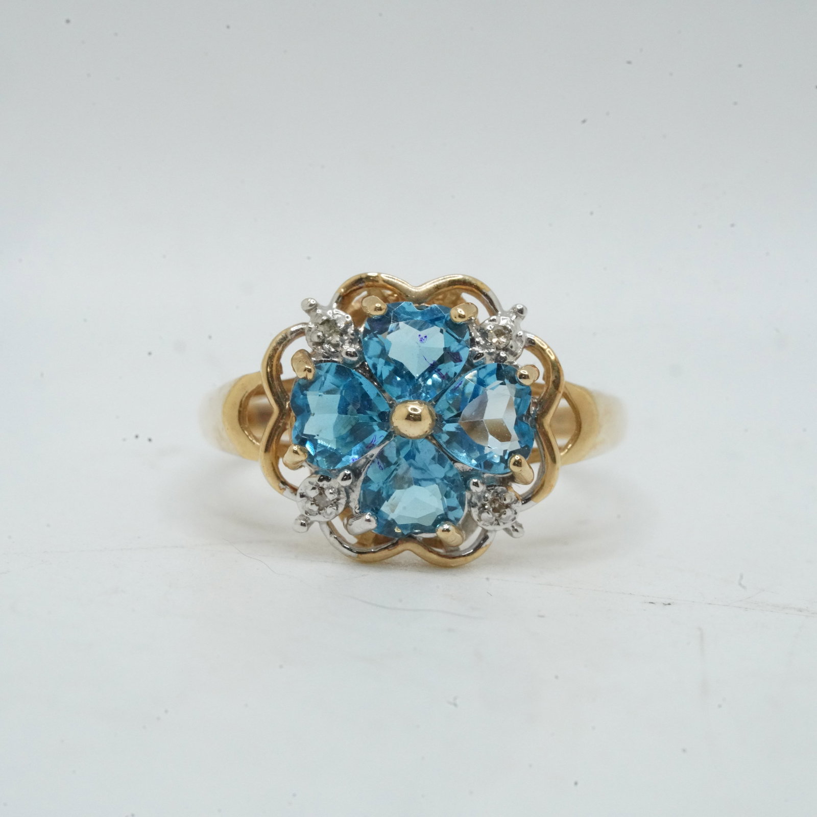10K Yellow Gold 2.30 DWT Blue Topaz with Diamonds Clover Ring Size 8 , 7/8 in. x 5/8 in.: 10K Yellow Gold 2.30 DWT Blue Topaz with Diamonds Clover Ring Size 8 , 7/8 in. x 5/8 in.