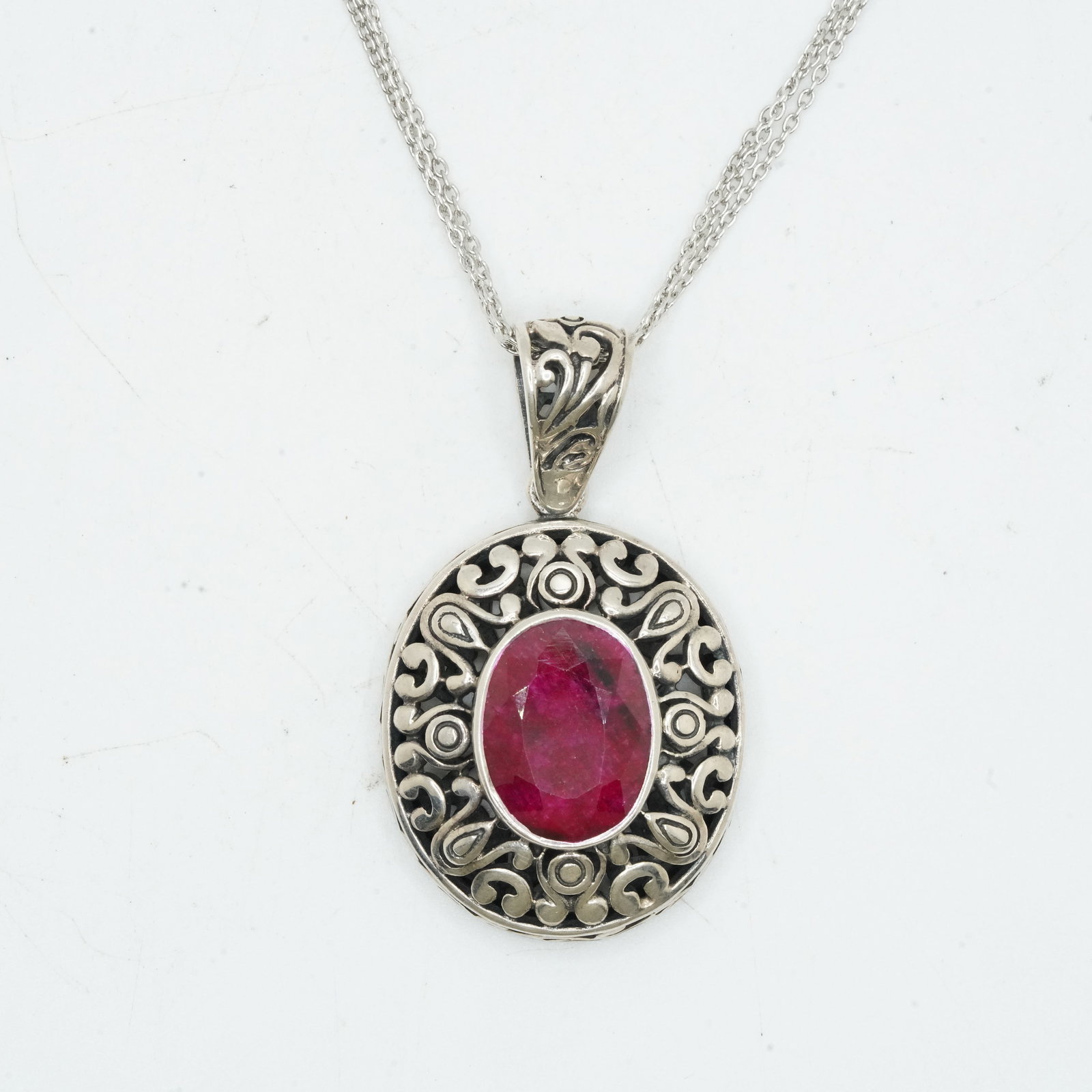 ,925 Sterling Silver 18.90 Grams, BJC Fiigree Pendant with Large Faceted Ruby Stone Necklace: ,925 Sterling Silver 18.90 Grams, BJC Fiigree Pendant with Large Faceted Ruby Stone Necklace on .925 16 inches length [3] Chains.
