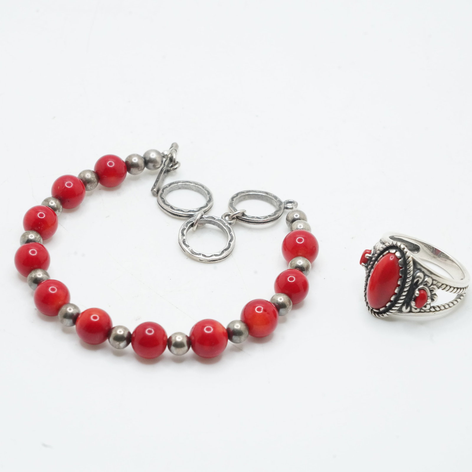 .925 Sterling Silver 20.42 Grams, CR Carolyn Pollack Oval Coral Stone in Center Flanked by: .925 Sterling Silver 20.42 Grams, CR Carolyn Pollack Oval Coral Stone in Center Flanked by Two Rosettes with 2 Coral Stones Ring Size 8.25 , 7/8 in. x 3/4 in. ; .925 Sterling Silver DTR JAY KING Dyed 
