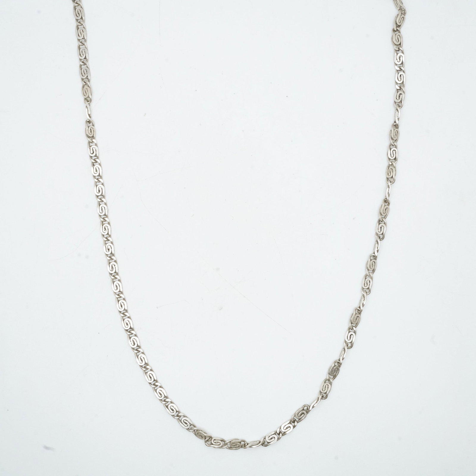 .925 Sterling Silver 24.49 Grams, Vintage Scroll Chain 32 inches Length x 1/8 in. wide: .925 Sterling Silver 24.49 Grams, Vintage Scroll Chain 32 inches Length x 1/8 in. wide