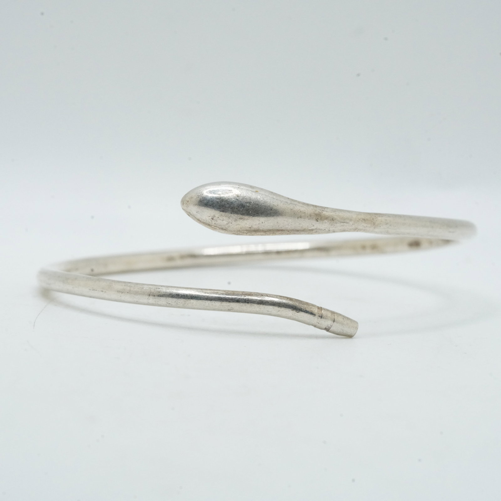 15.79 Grams .925 Sterling Silver Tear Drop Bangle Bracelet , 2 1/2 in. dia. (1 of 7)