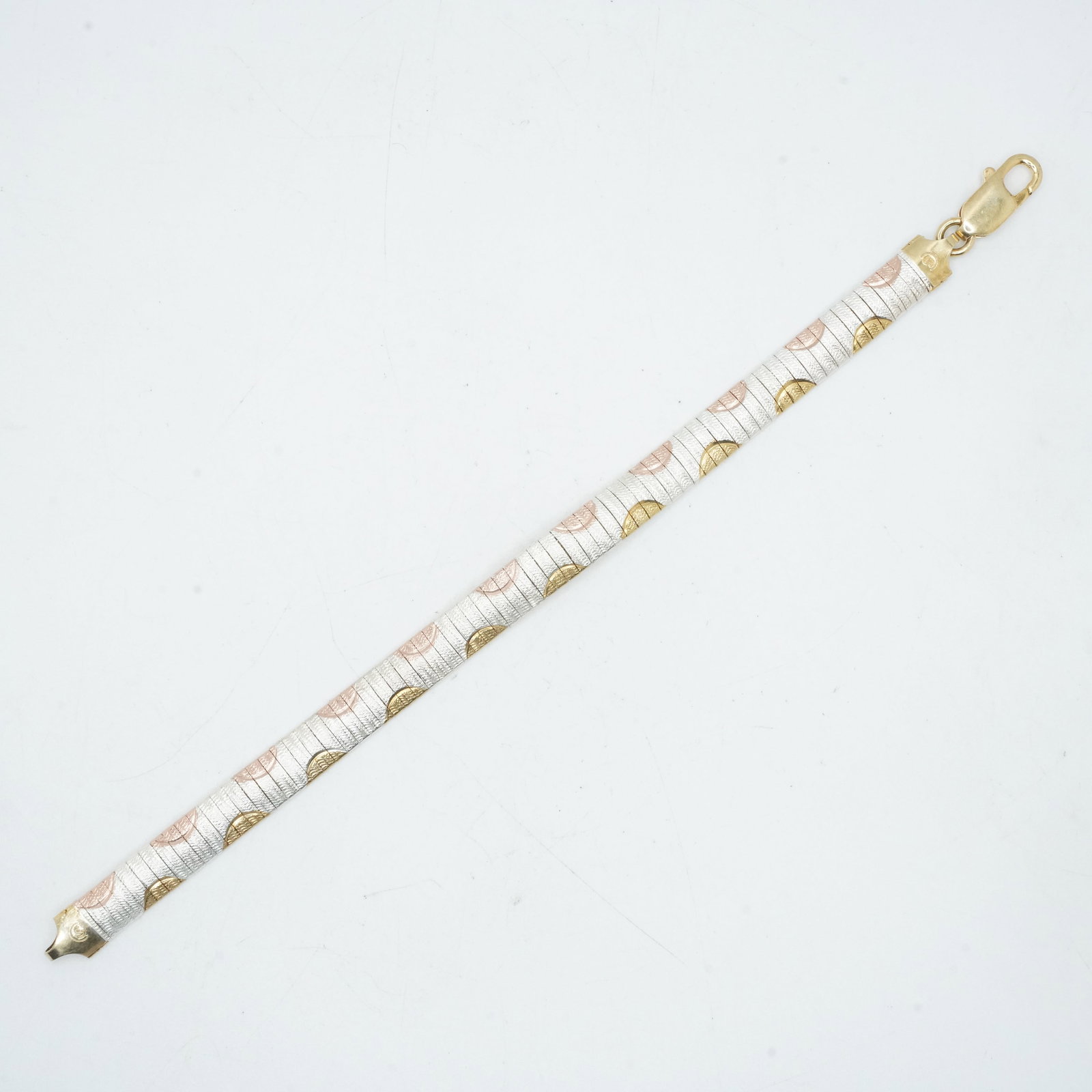15.10 Grams .925 Sterling Silver Italy 1980s Tri-Color Bracelet Half Circles, 7 1/2 in. x 3/8 in.: 15.10 Grams .925 Sterling Silver Italy 1980s Tri-Color Bracelet Half Circles, 7 1/2 in. x 3/8 in.