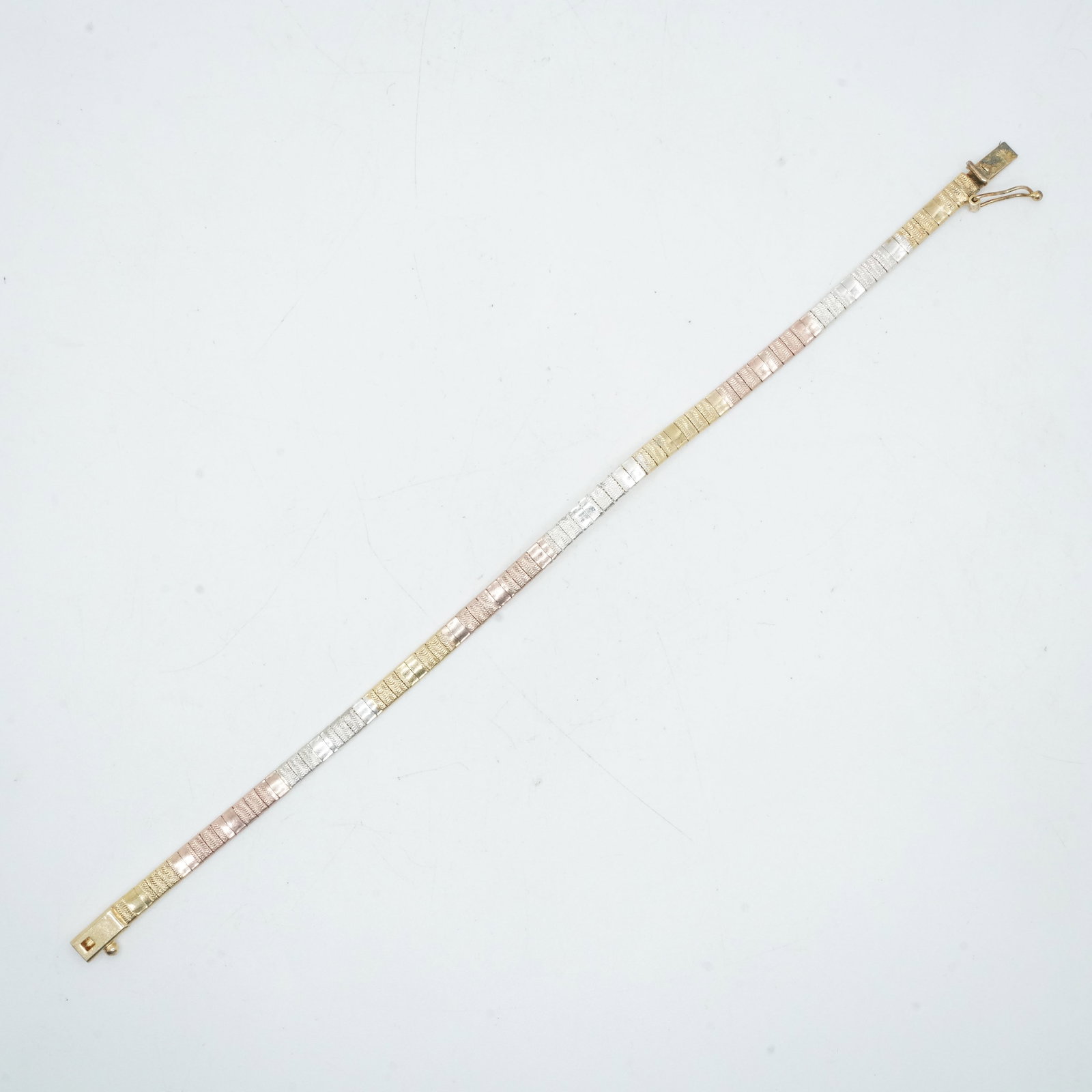 9.71 Grams .925 Sterling Silver Italy 1980s Tri-Color Bracelet 7 3/4 in. x 1/8 in.: 9.71 Grams .925 Sterling Silver Italy 1980s Tri-Color Bracelet 7 3/4 in. x 1/8 in.