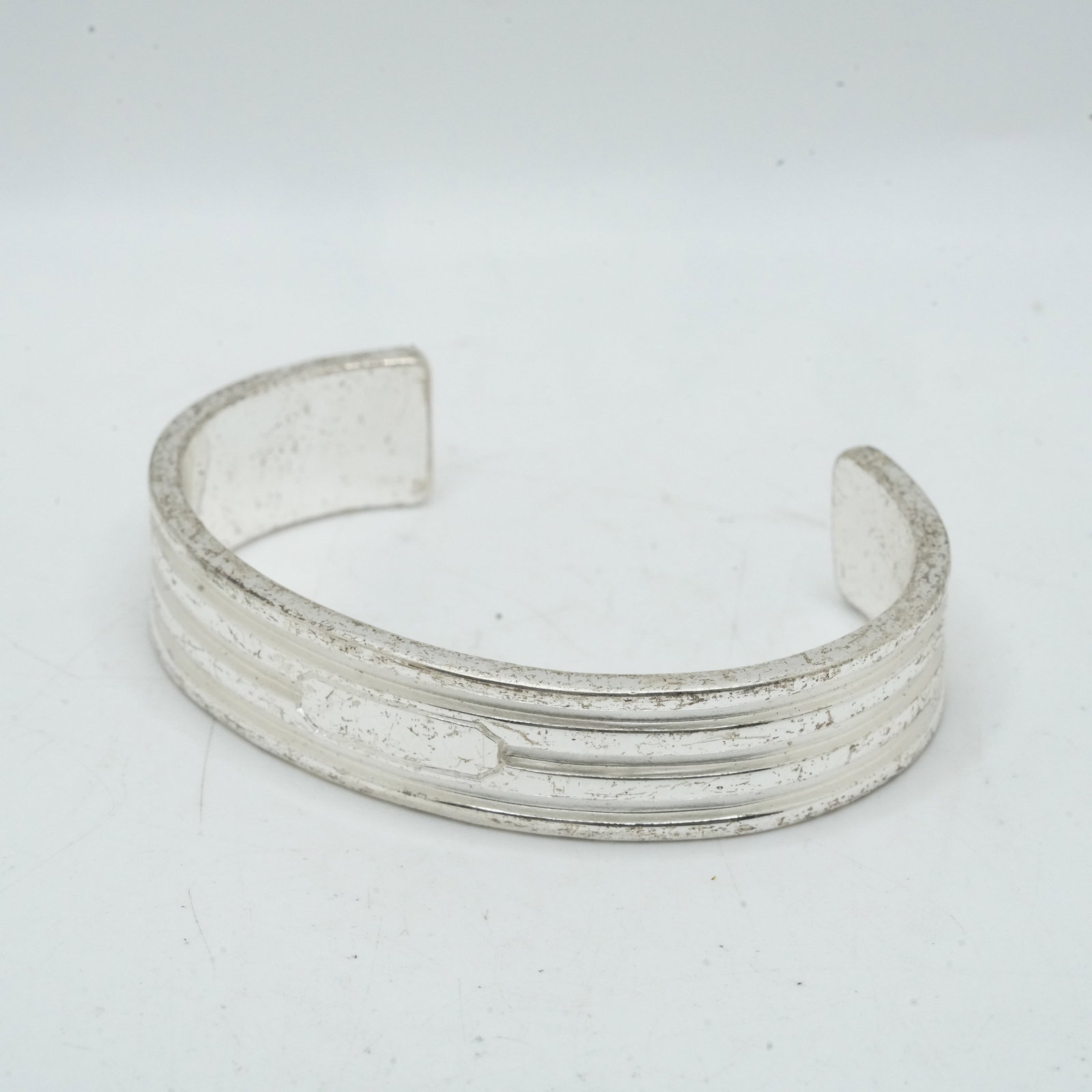 RLL RALPH LAUREN Quality Costume Cuff Bracelet 2 1/2 in. x 1 3/4 in. x 1/2 in. (1 of 7)