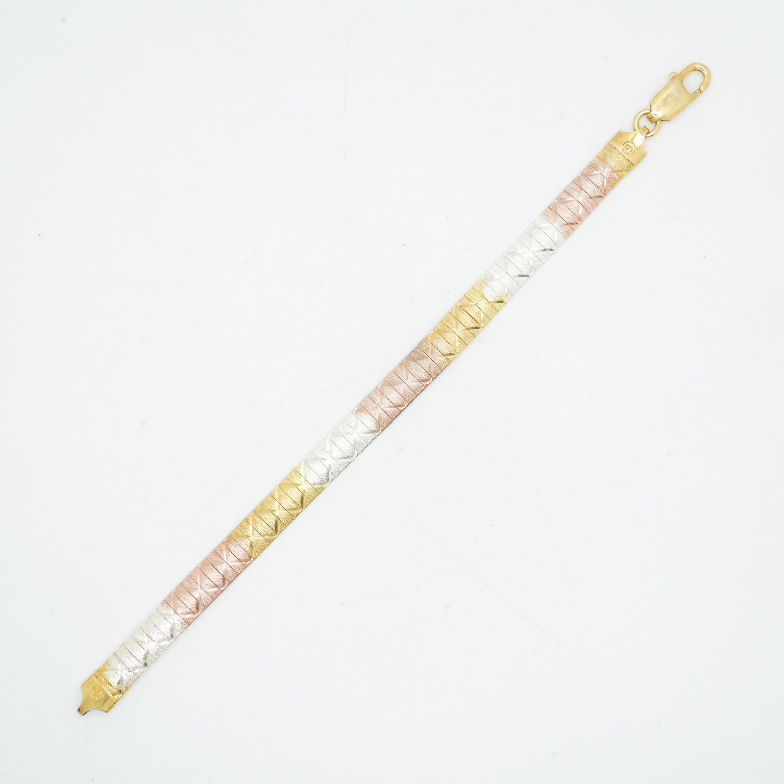 14.47 Grams .925 Sterling Silver Italy 1980s Diamond Cut Tri-Color Bracelet, 7 1/2 in. x 1/4 in.: 14.47 Grams .925 Sterling Silver Italy 1980s Diamond Cut Tri-Color Bracelet, 7 1/2 in. x 1/4 in.