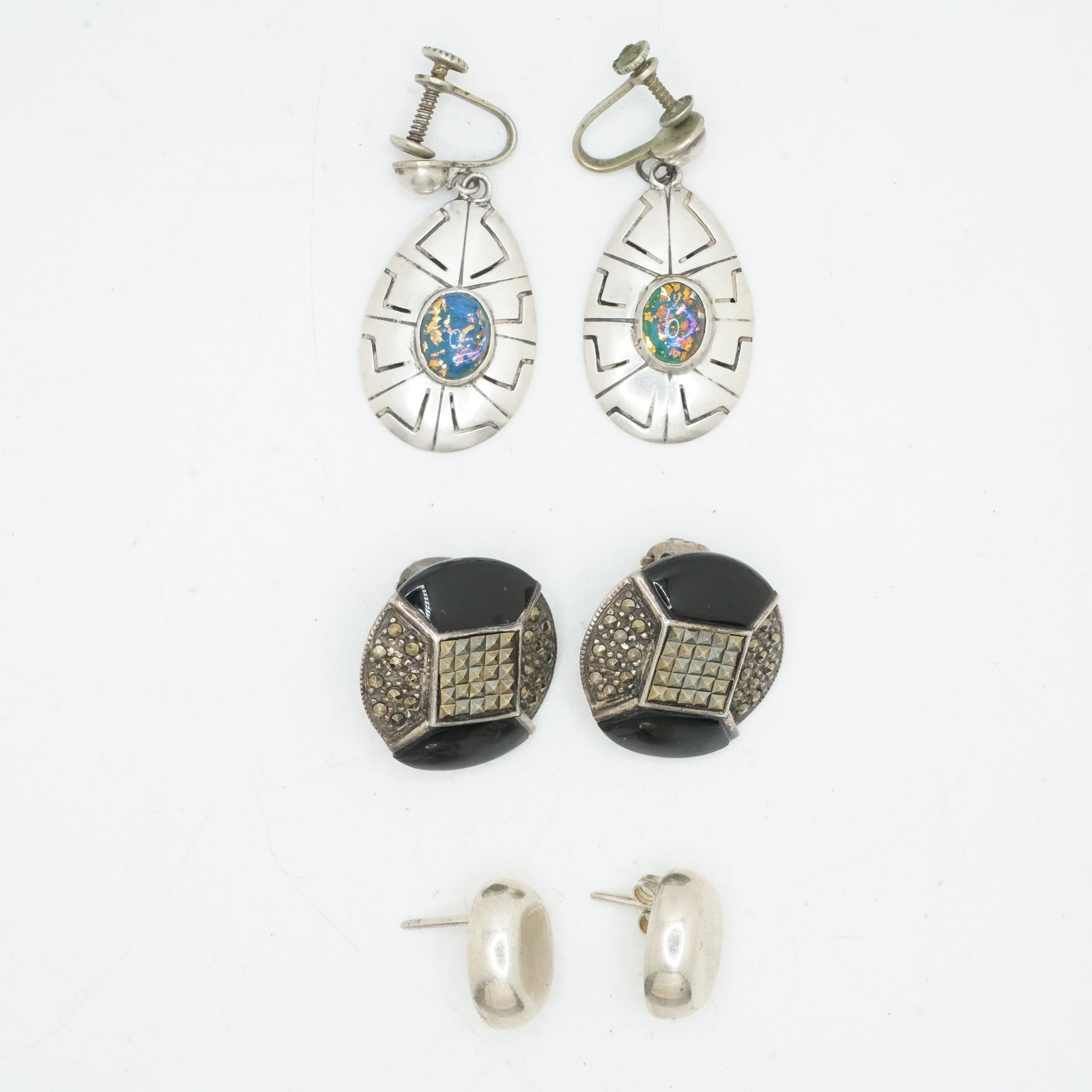 33.76 Grams .925 Sterling Silver Assorted Earrings: J.S.C. Sterling .925 Screw Backs Native Design: 33.76 Grams .925 Sterling Silver Assorted Earrings: J.S.C. Sterling .925 Screw Backs Native Design Drop Earrings with Foil Opals 1 3/4 5/8 in. x 1/4 in.; .925 Mexico Pierced Thumb Print Earrings 5/8 i