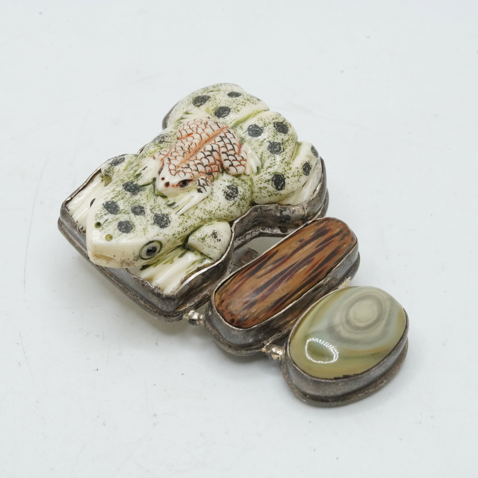 32.13 Grams .925 Sterling Silver Agate Speckle Frog with Piggy Back Frog Large Pendant 2 1/4 in. (1 of 7)