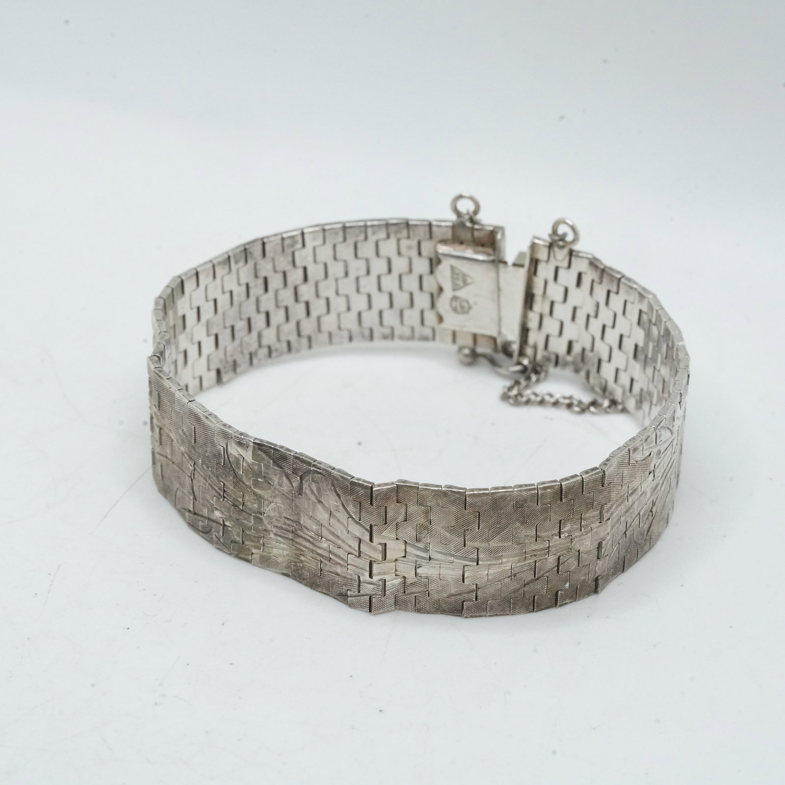 30.00 Grams .965 Sterling Silver Hand Engraved Square Link Bracelet marked FAE 965: 30.00 Grams .965 Sterling Silver Hand Engraved Square Link Bracelet marked FAE 965, 8 in. x 3/4 in.
