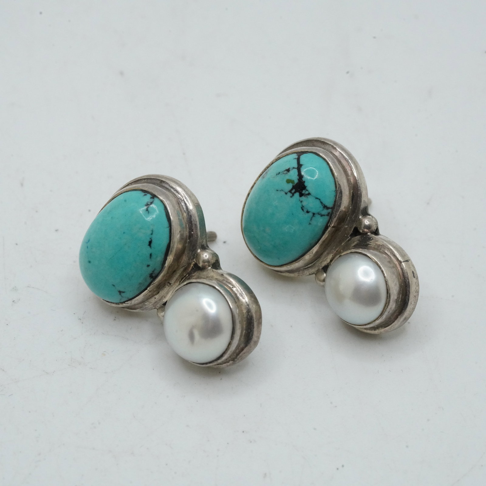 10.21 Grams .925 Sterling Silver MD Freshwater Cultured Pearls with Turquoise Stones Earrings: 10.21 Grams .925 Sterling Silver MD Freshwater Cultured Pearls with Turquoise Stones Pierced Earrings.