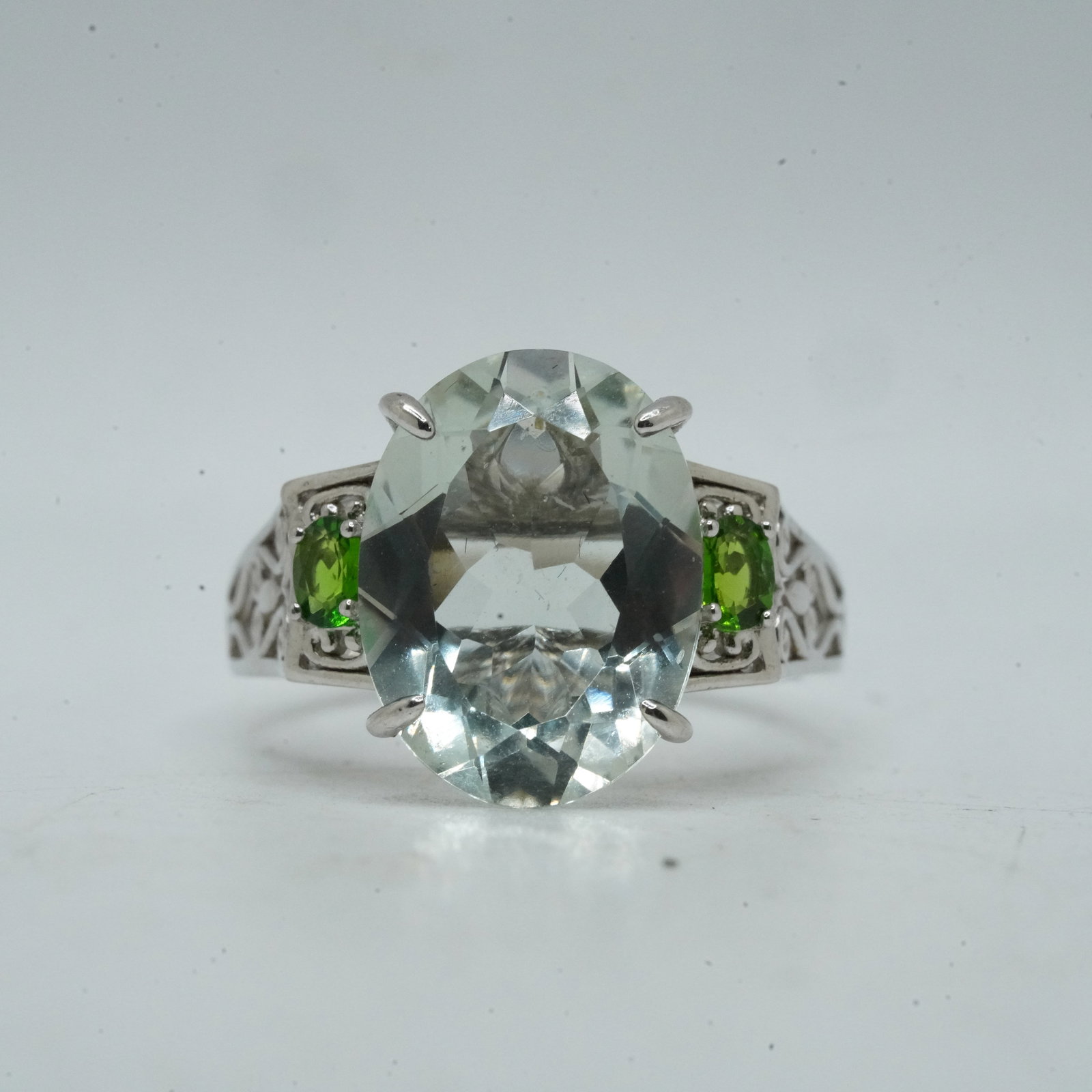 4.96 Grams .925 Sterling Silver Aqumarine Flanked by 2 Emeralds Ring Size 9 , 7/8 in.x 3/4 in.: 4.96 Grams .925 Sterling Silver Aqumarine Flanked by 2 Emeralds Ring Size 9 , 7/8 in.x 3/4 in.
