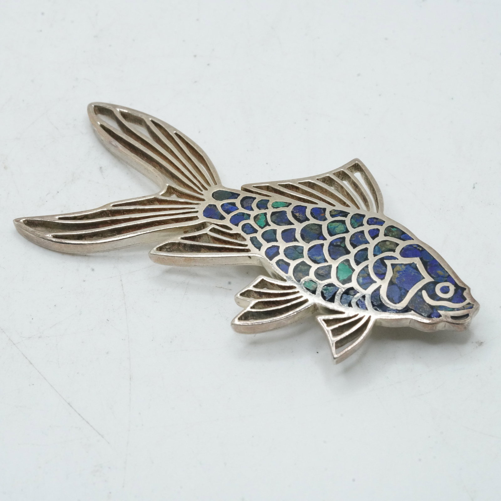 28.86 Grams .950 Sterling Silver Fish Oin Inlaid with Lapis and Turquoise, TM-312 950 Mexico: 28.86 Grams .950 Sterling Silver Fish Oin Inlaid with Lapis and Turquoise, TM-312 950 Mexico. Size: 3 1/4 in. x 1 5/8 in.