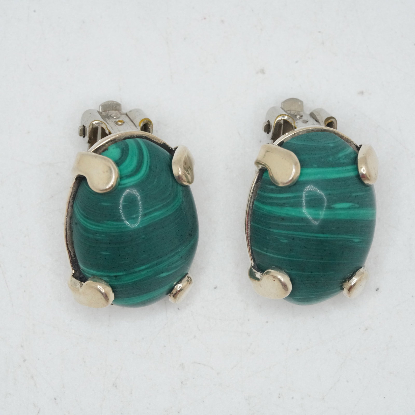 13.51 Grams .925 Sterling Silver Oval Malachite Clip-on Earring, 925 Mexico, 7/8 in. x 1/2 in.: 13.51 Grams .925 Sterling Silver Oval Malachite Clip-on Earring, 925 Mexico, 7/8 in. x 1/2 in.
