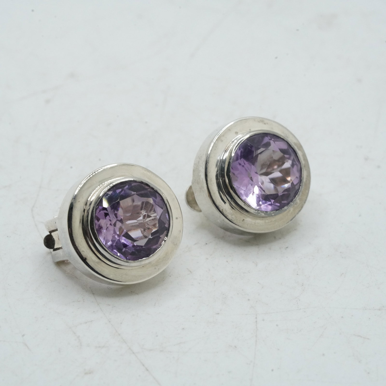 15.55 Grams .925 Sterling Silver Purple Amethyst Round Pierced with Clip Earrings (1 of 7)
