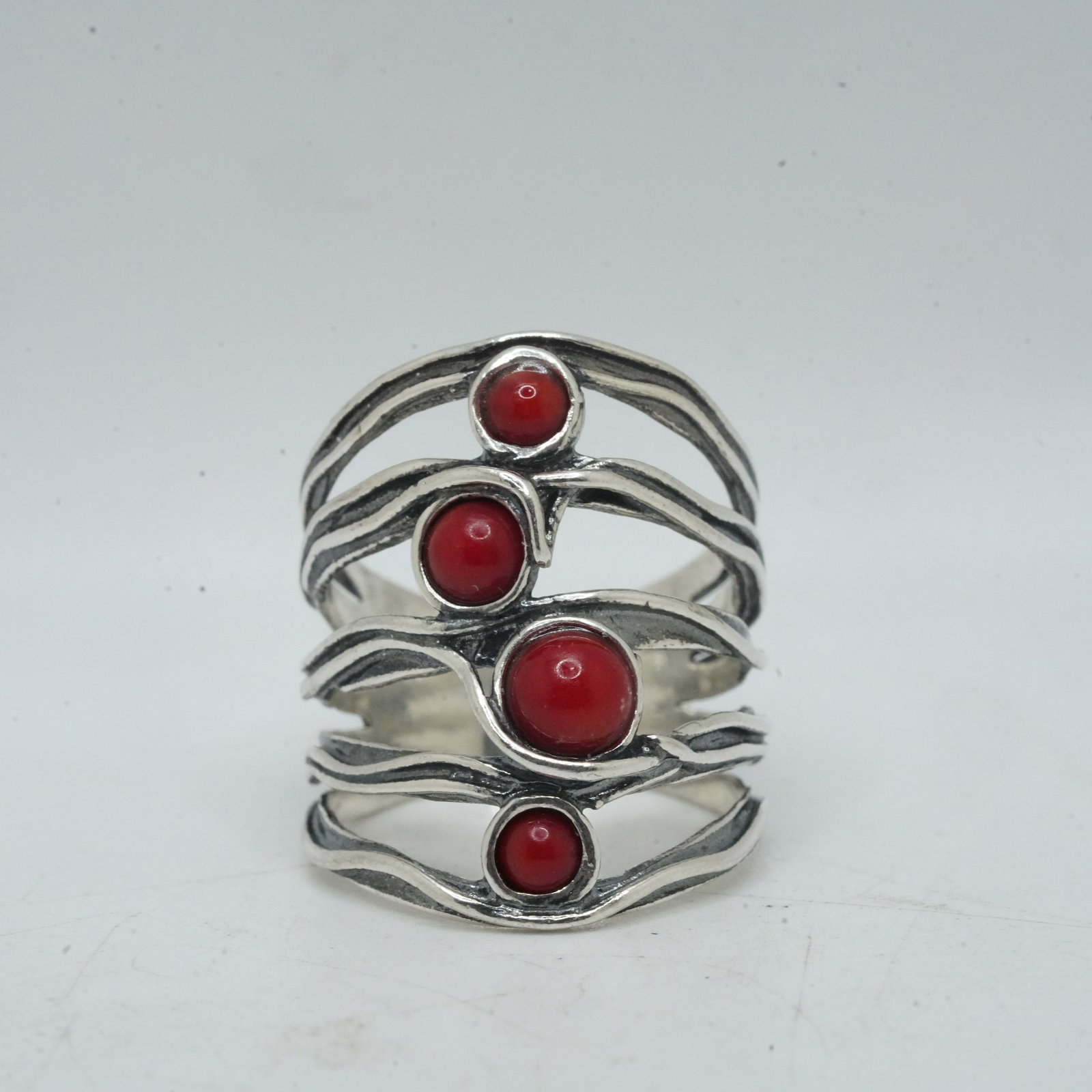 8.72 Grams .925 Sterling Silver PZ with 4 Dyded Red Coral Stones Ring Size 9.5: 8.72 Grams .925 Sterling Silver PZ with 4 Dyded Red Coral Stones Ring Size 9.5 ; 1 in. x 1 1/4 in.