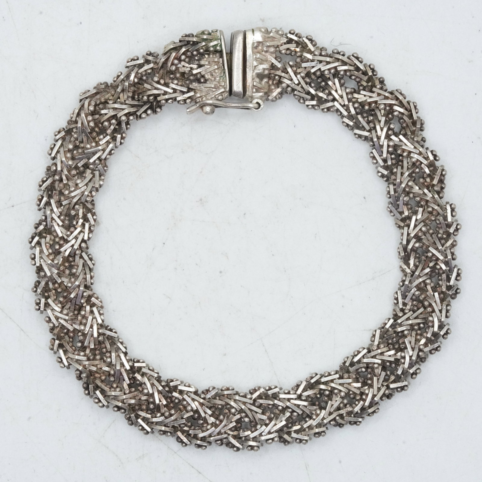 28.53 Grams .925 Sterling Silver Woven and Bead Pin Bracelet MC-90 Mexico 925, 7 3/4 in. x 1/2 in.: 28.53 Grams .925 Sterling Silver Woven and Bead Pin Bracelet MC-90 Mexico 925, 7 3/4 in. x 1/2 in.