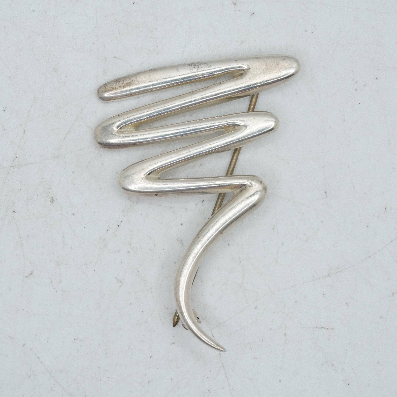 7.27 Grams .925 Sterling Silver TIFFANY & CO Paloma Picasso ZIG ZAG Pin 1 1/4 in. x 1 3/4 in.: 7.27 Grams .925 Sterling Silver TIFFANY & CO Paloma Picasso ZIG ZAG Pin 1 1/4 in. x 1 3/4 in.