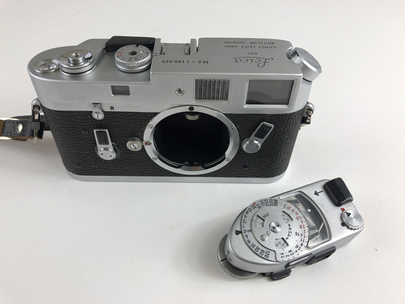 Leica M4 in Chrome with Meter, Serial No. 1180825: Leica M4 in Chrome with Meter, Serial No. 1180825