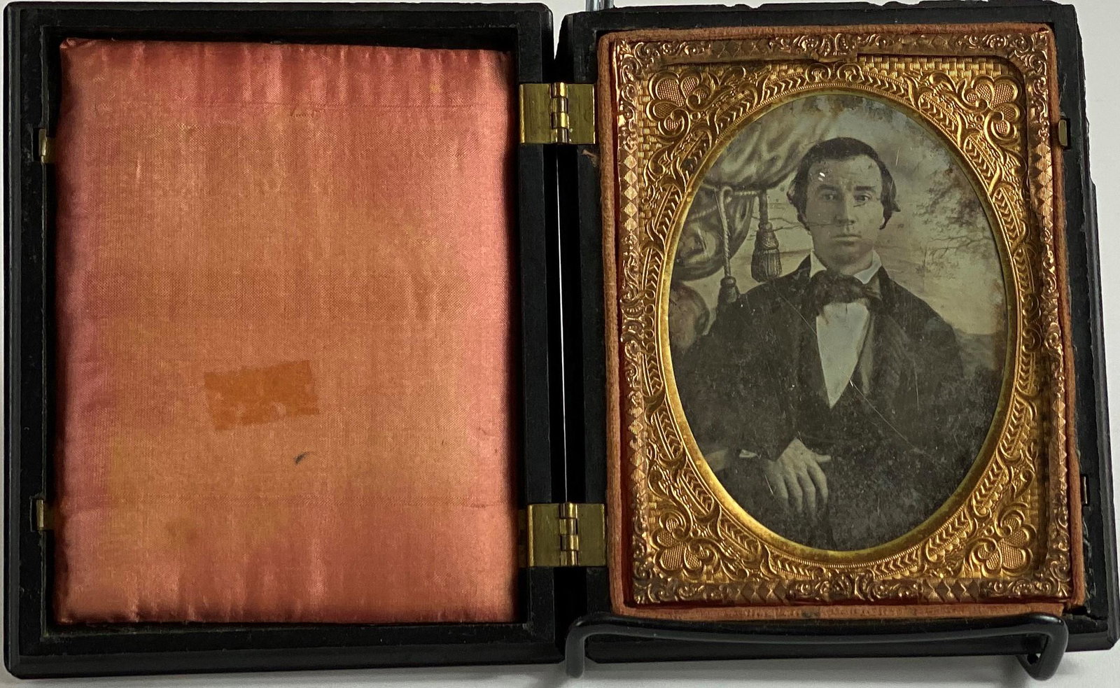 Group of 19th Century Cased Images (1 of 3)