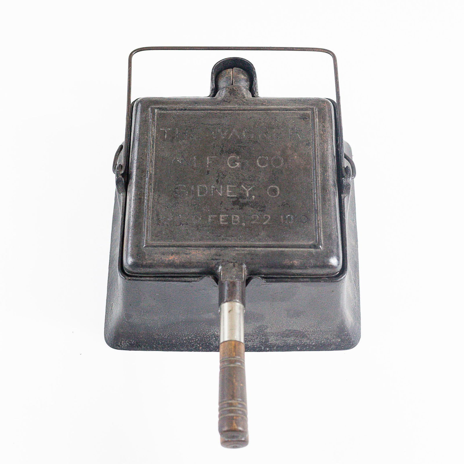 A Sidney, OH Wagner Square Waffle Iron (1 of 2)