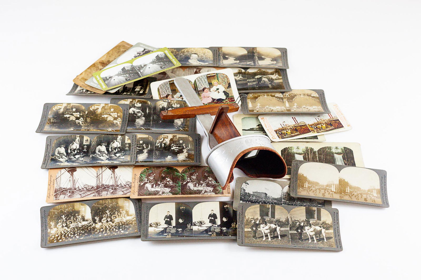 Stereoviewer with Stereoviews (1 of 3)