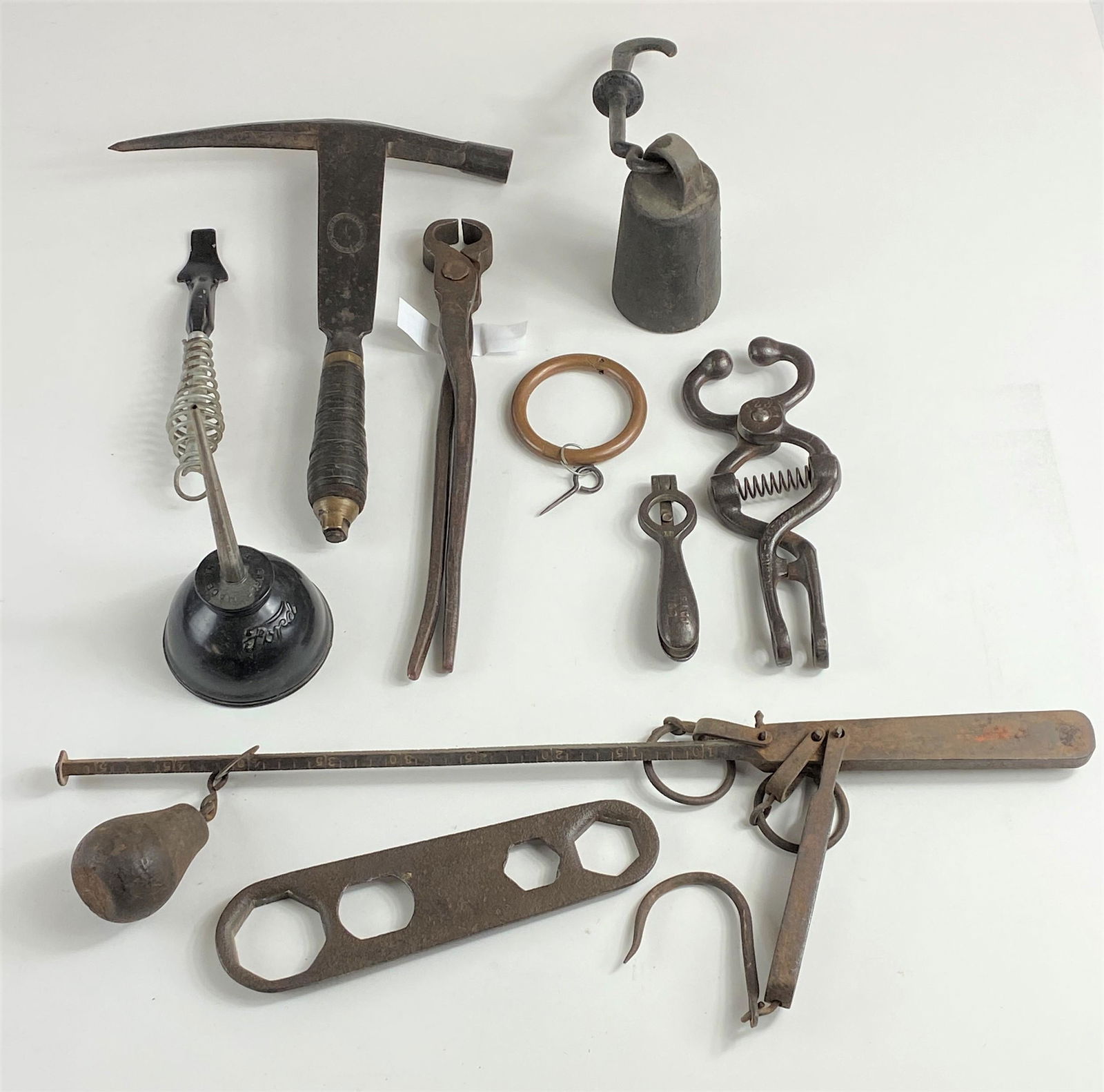Nice Group of Early-Mid 20th Century Car and Other: A lot of 17, including a bull ring and key set, a pair of hand forged nippers, a Ford oil dispenser, an early shoot gun shell primer setter, and many others; largest lg. 20".