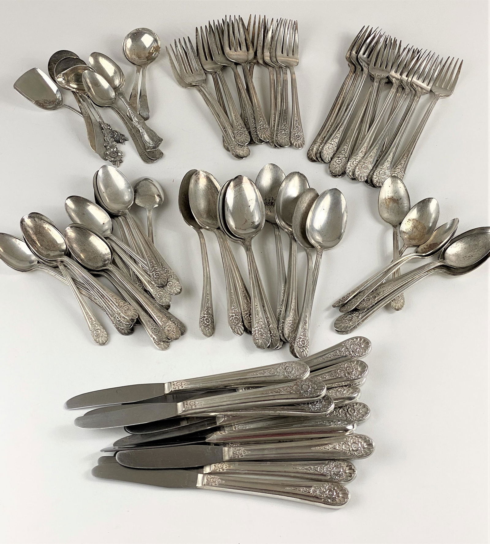 Group of Wm. Rogers Plated Flatware (1 of 6)