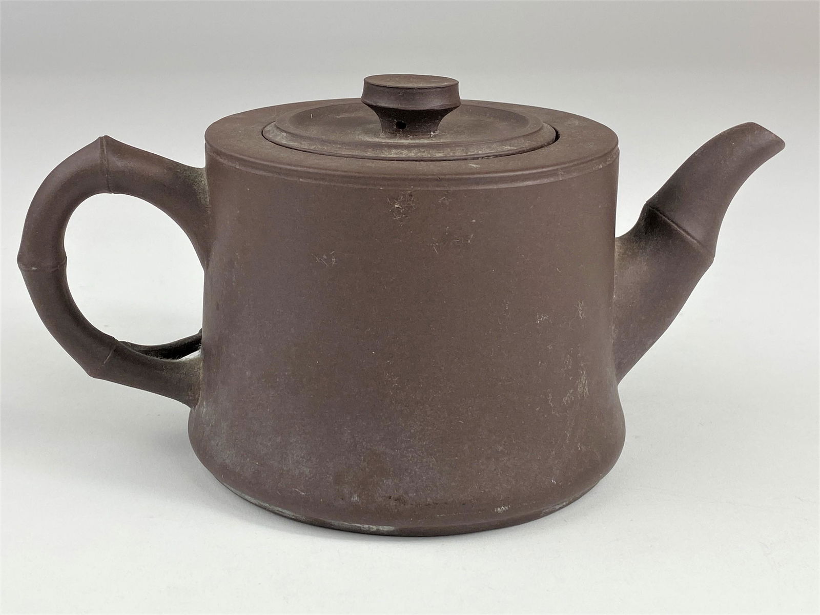 Chinese Yixing Pottery Teapot (1 of 7)
