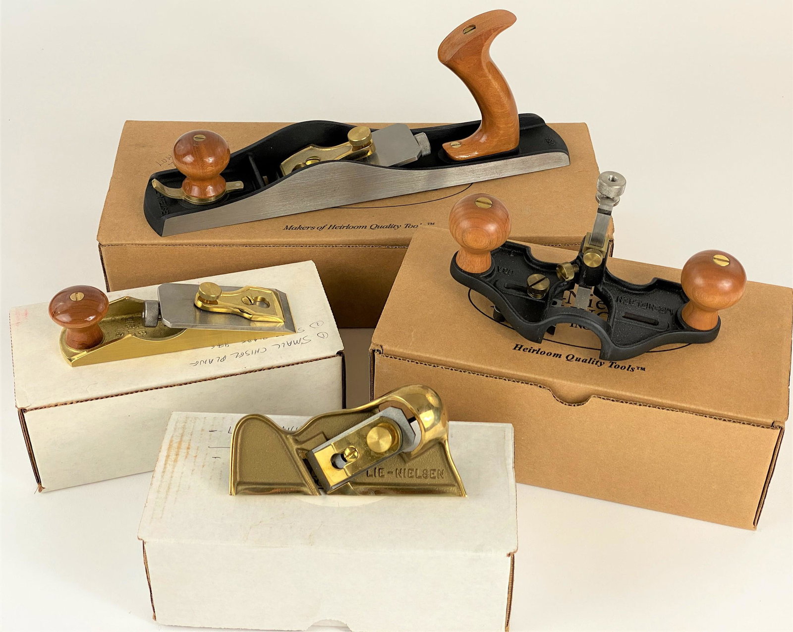Four New in Box Planes by Lie-Nielsen Toolworks: A fine group of planes by Lie-Nielsen, all new in box and with accompanying paperwork and additional blades, including the small chisel plane, the L-N 71, the 95L, and the large L-N 62.