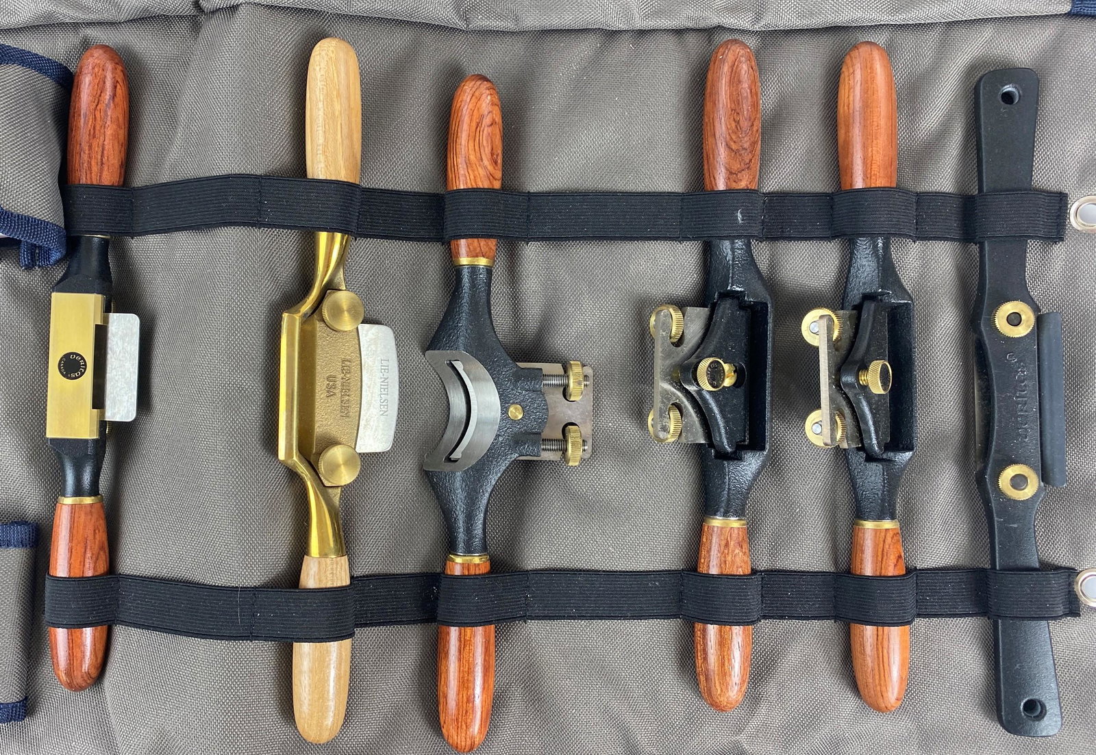Collection of Veritas and Lie-Nielsen Draw Planes: A group of six draw planes, Veritas with one Lie-Nielsen, all in canvas roll bag with some blades and straps.