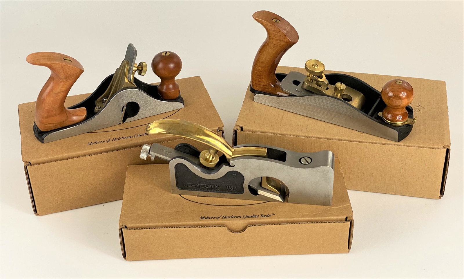 Three Lie-Nielsen Planes and Scrapers: Three new and unused scrapers and planes by Lie-Nielsen, all with original boxes and additional blades, including #164, L-N 85, and L-N 073. A fabulous group.