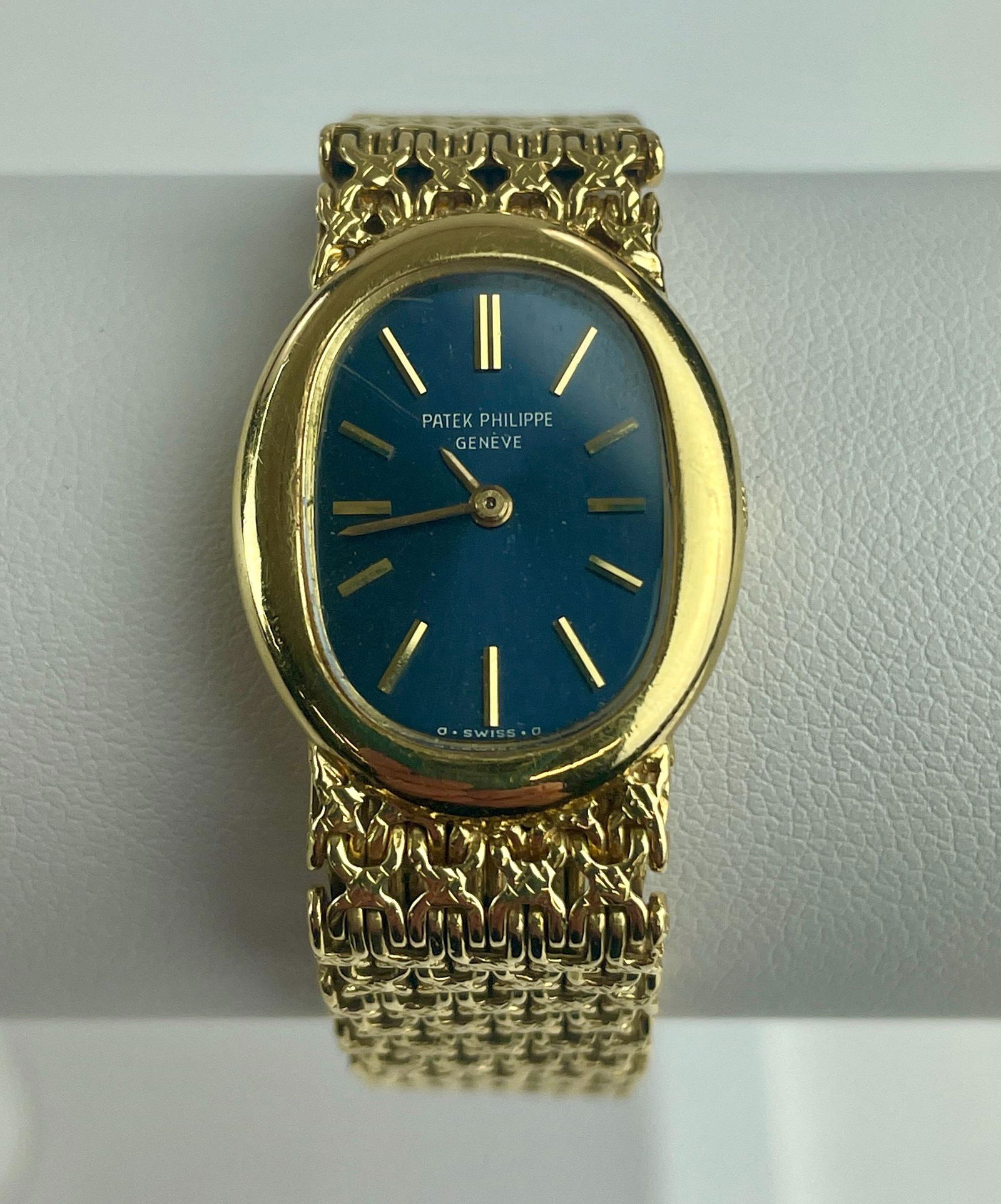 Patek Philippe Ladies 18k Wrist Watch, #4198 (1 of 8)