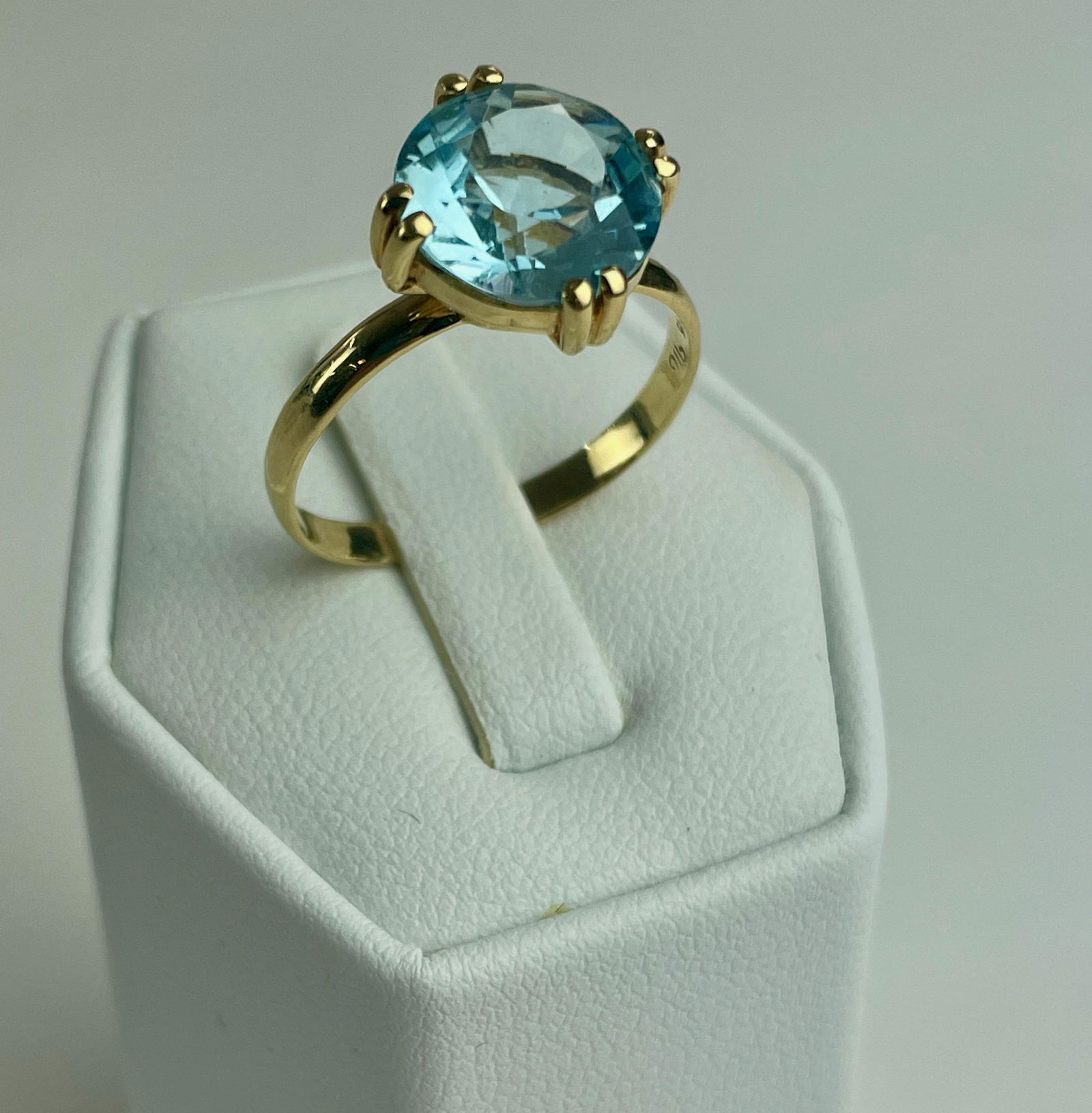 14k Gold Ring with Aquamarine Stone (1 of 6)