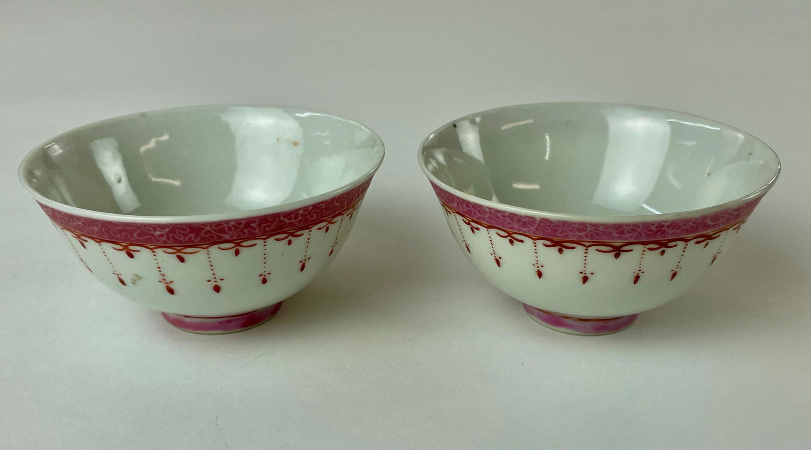 Pair of Chinese Export Teacups, Tassle Decoration (1 of 5)