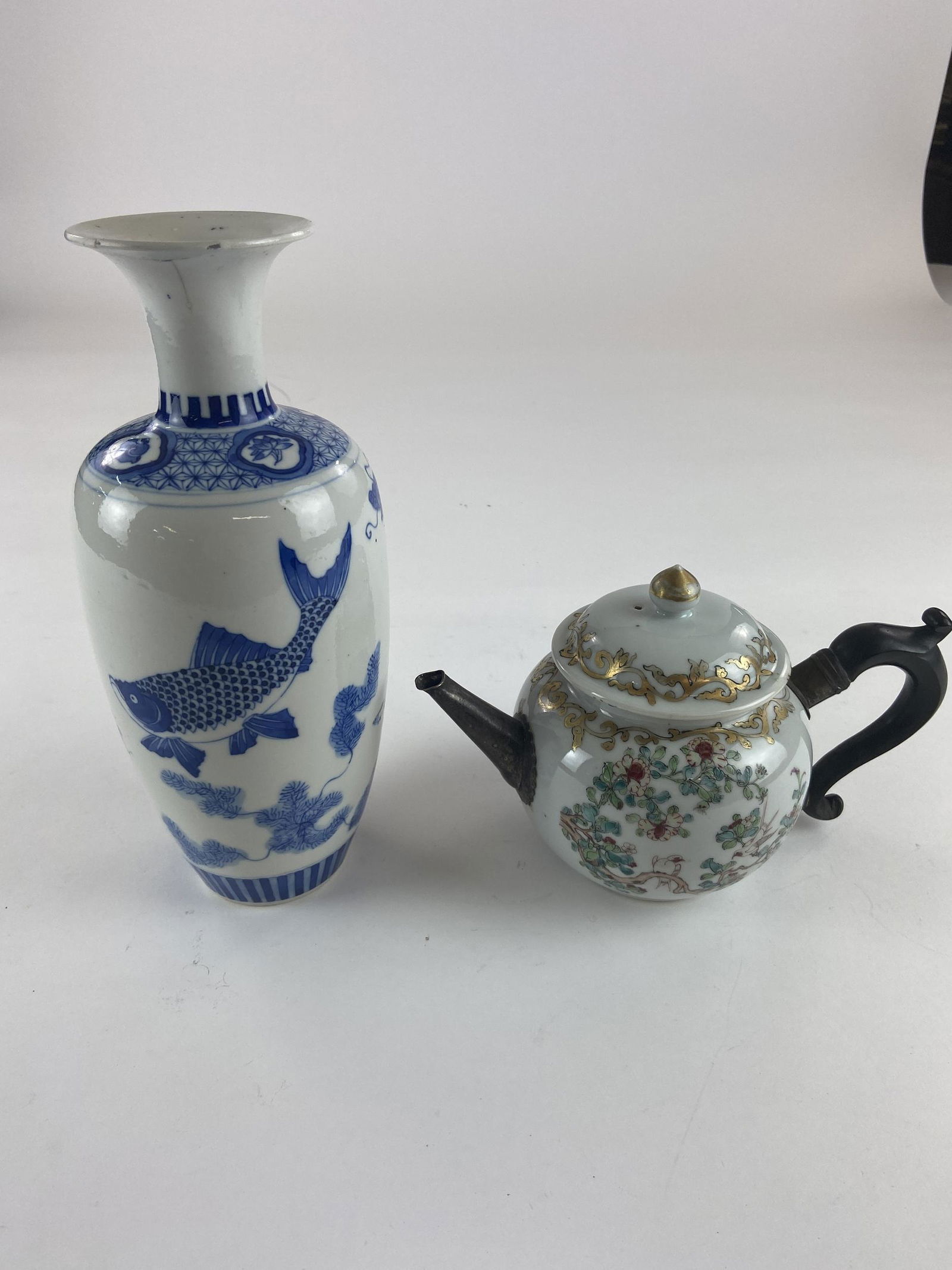 18th Century Chinese Export Teapot and BW Vase (1 of 5)