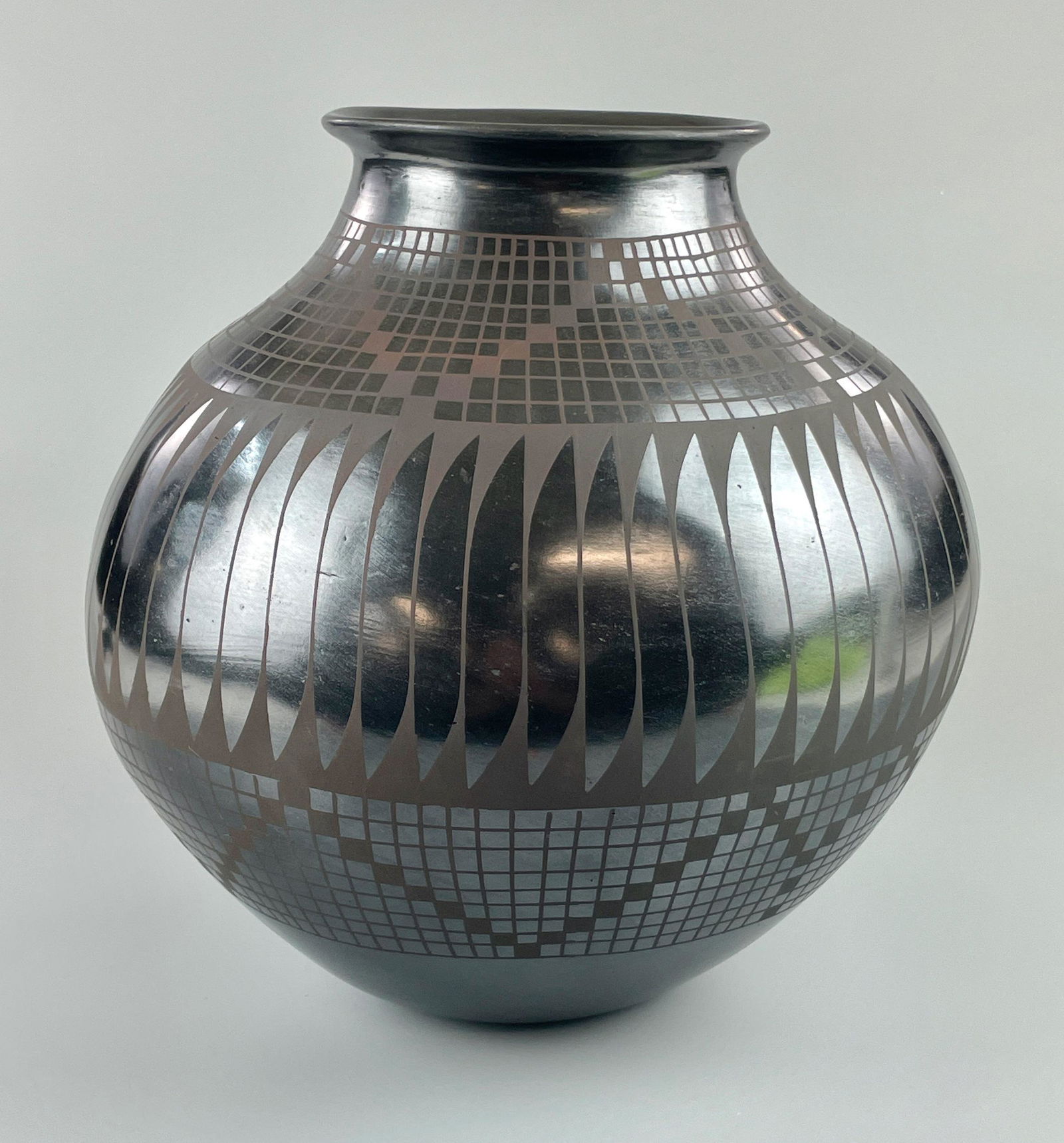 Mata Ortiz Jesus Pina Blackware Olla Vase (1 of 5)