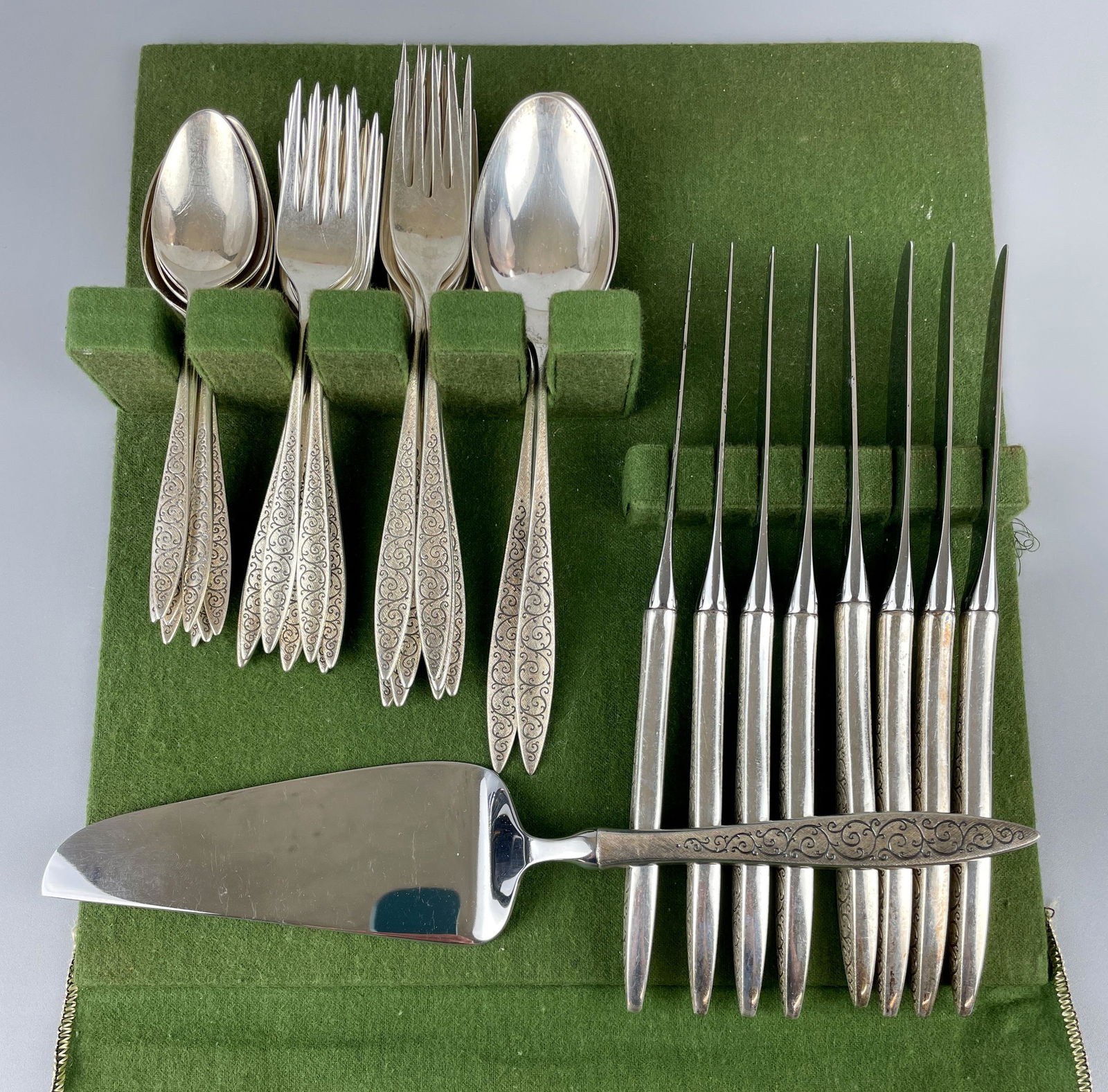 Wallace "Spanish Lace" Sterling Flatware Set (1 of 6)
