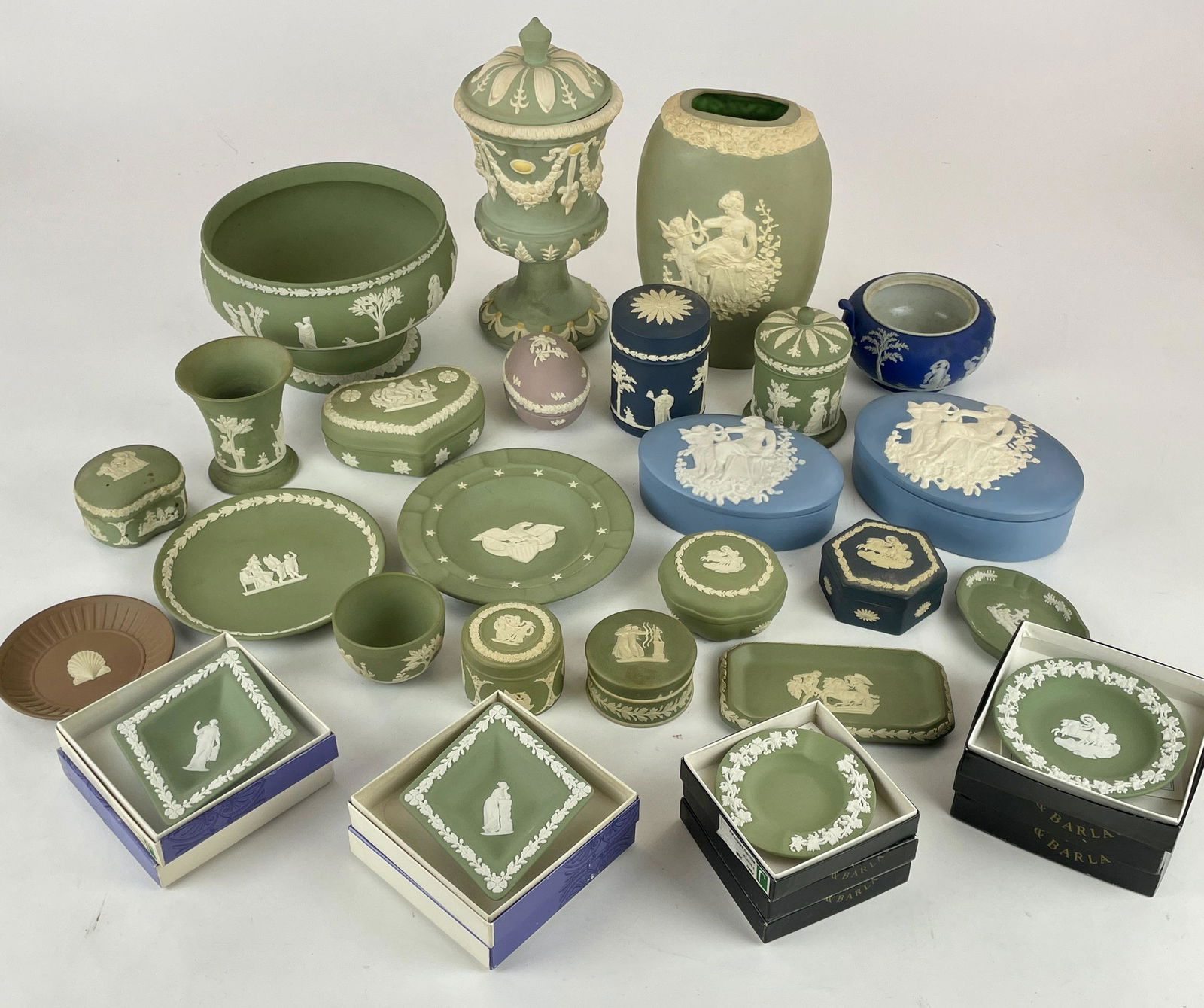 Large Collection of Wedgewood Pottery (1 of 6)