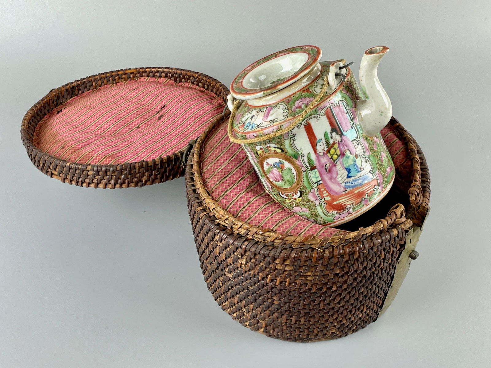 Chinese Rose Medallion Teapot with Travel Case (1 of 9)