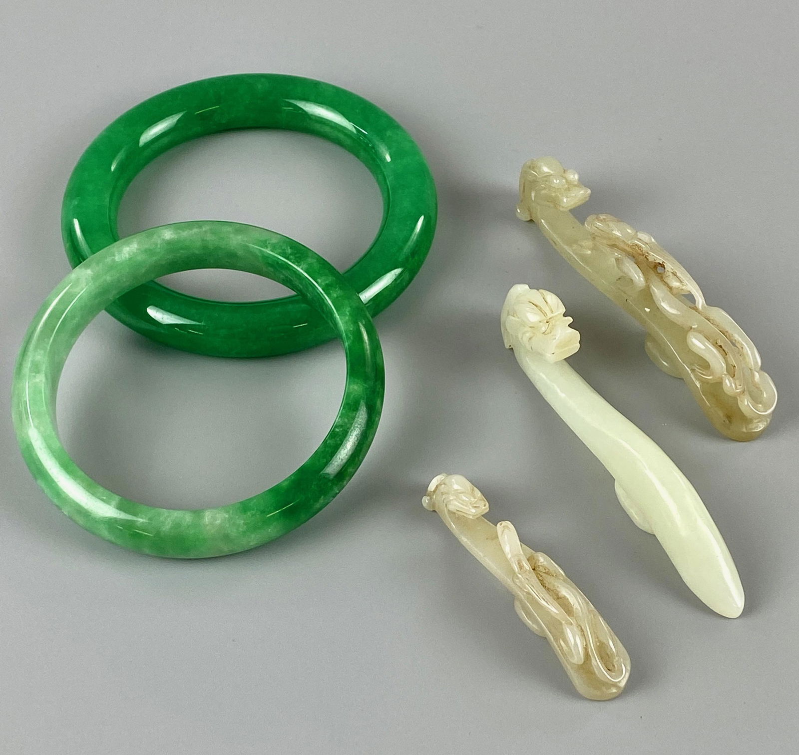 Chinese Jade Belt Hook and Jadeite Bangles (1 of 7)