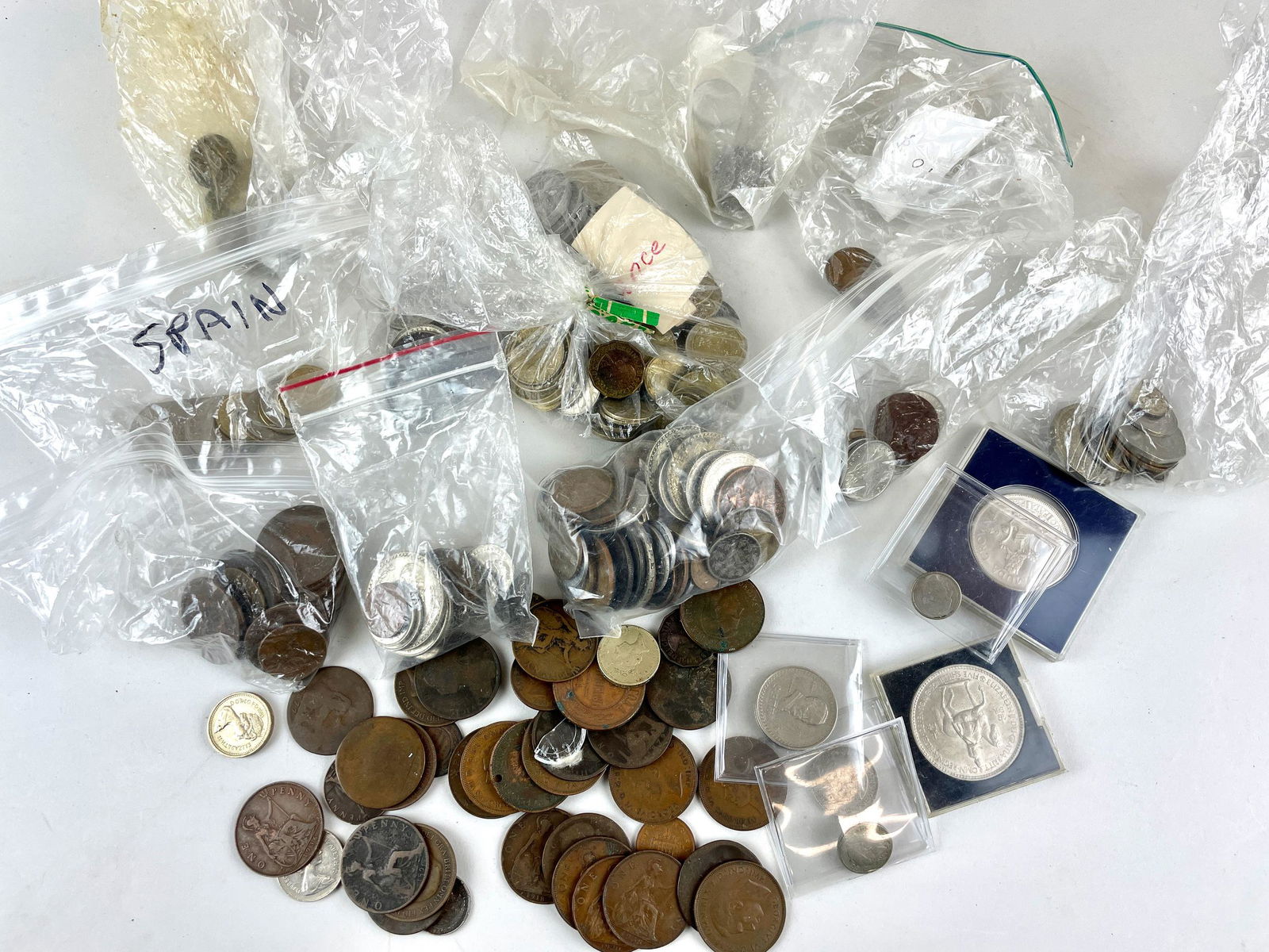 Large Collection of Forein and Domestic Coinage (1 of 4)