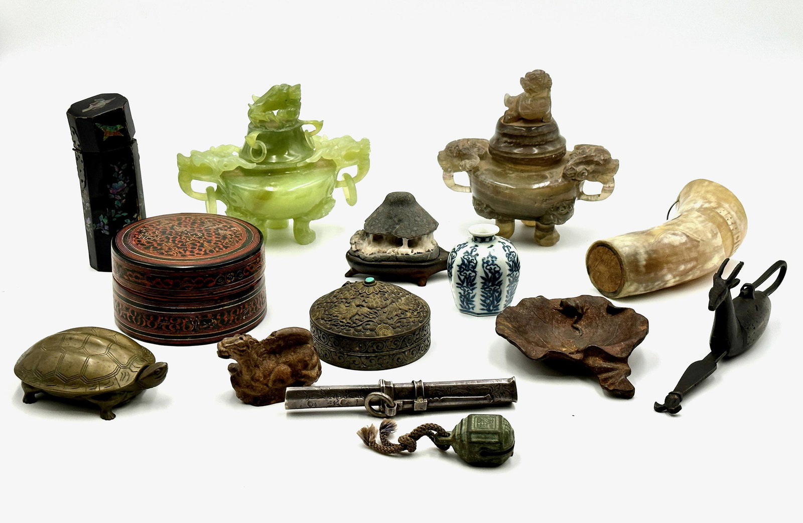 Collecting China & Japan: Scholar's Items: A fine grouping with numerous scholar's items, both Japanese and Chinese, some with Buddhist relevance. Including a Japanese lacquer and mother of pearl box, another Japanese brass turtle form box wit