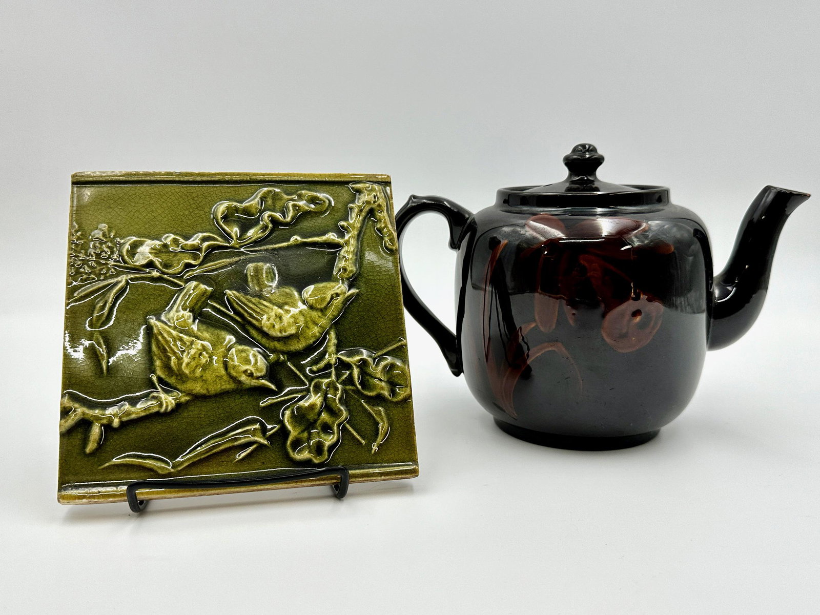 Indianapolis Plaque and English teapot (1 of 4)