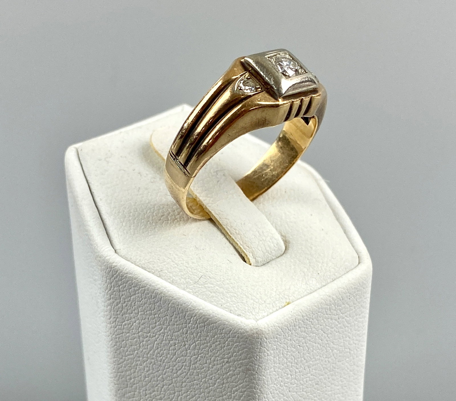 14K Gold and Diamond Ring: Total weight: .12 ounces