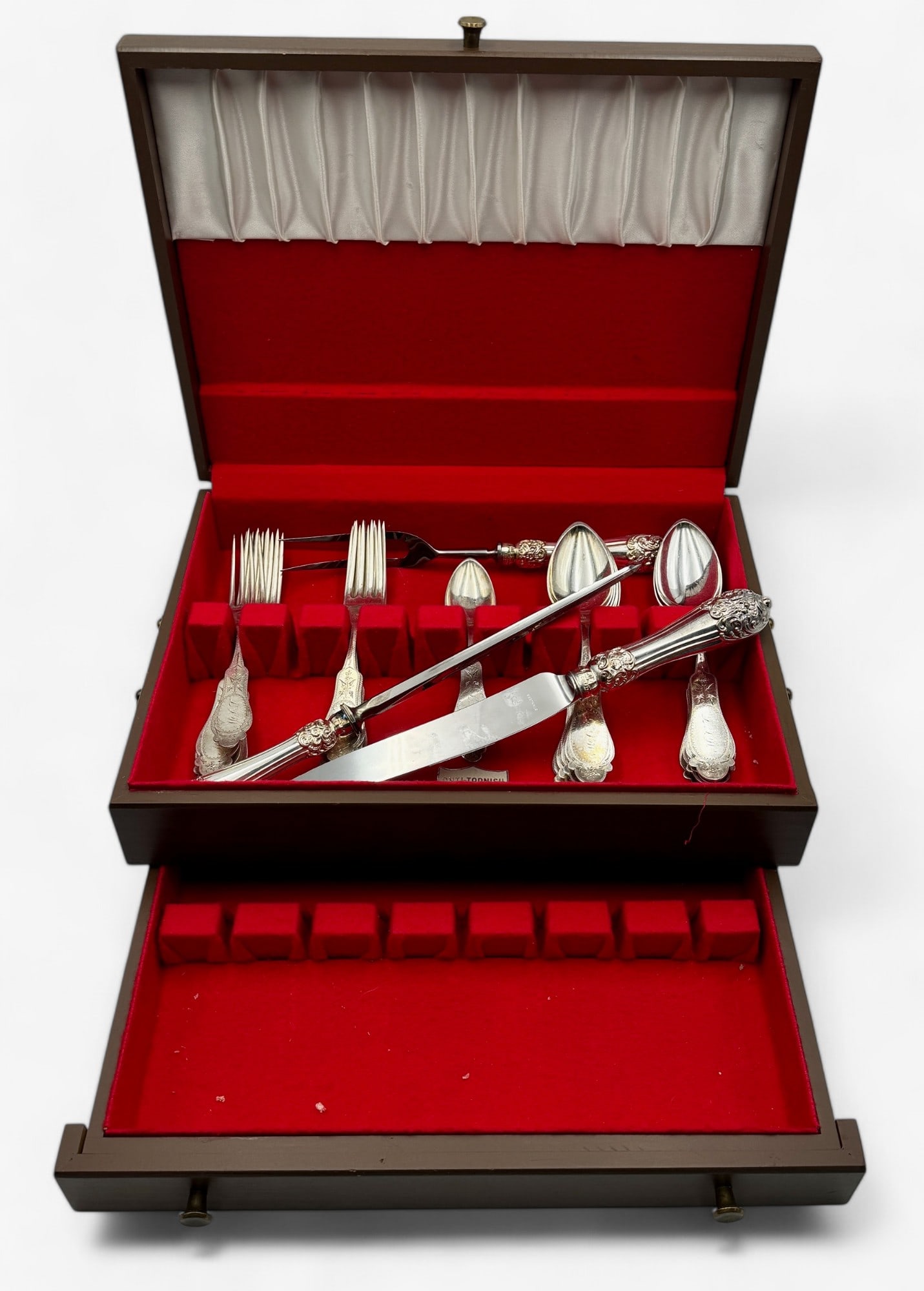 Duhme Flatware Set w/Serving Pieces: A boxed set of Duhme & Co. (Cincinnati) flatware, marked for Duhme with without assayer markings, as well as 3 serving pieces. 10 forks, 9 large spoons, 6 soup spoons. Weight of flatware only is 38.92