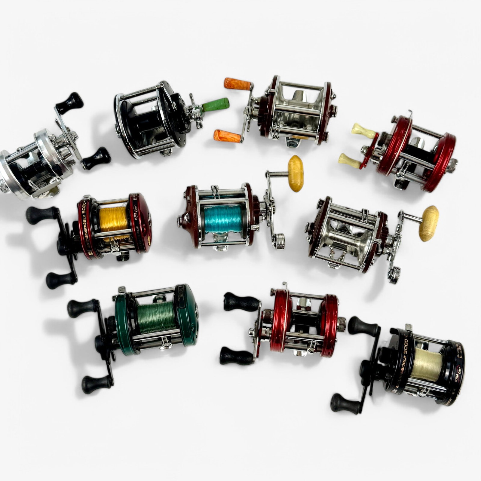 Fantastic Angler's Collection of Reels: A lifelong collection of fishing reels, 43 in total, along with a pair of Pflueger boxes and two bags as well. Maker's include Peer Peerless, Ambassadeur, Pflueger, Mignon, Daiwa, Abu-Garcia, True-Tem