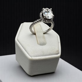 1.57 Carat Oval Brilliant Lab Grown Diamond Engagement Ring